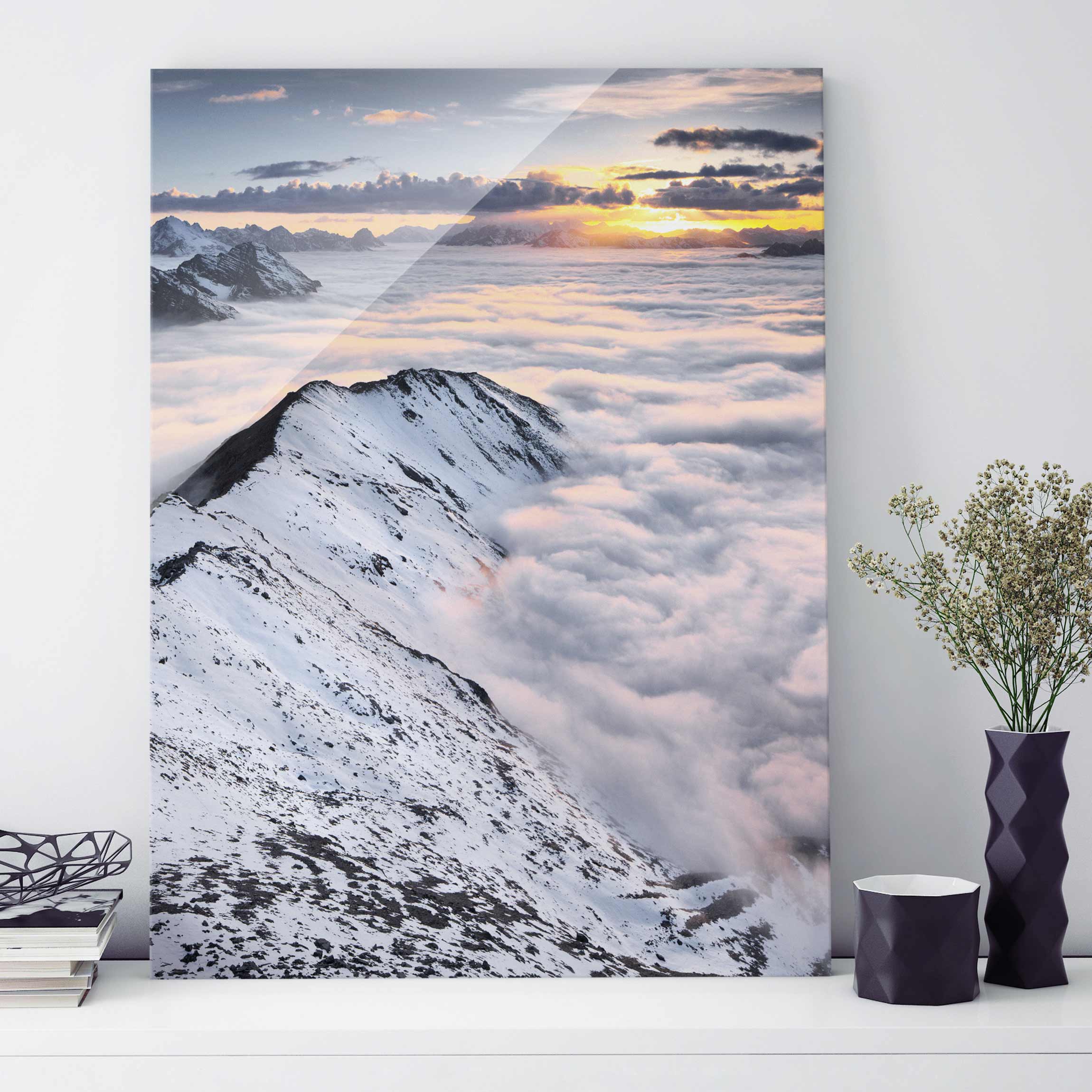 Glasbild - Hochformat Blick über Wolken und Berge