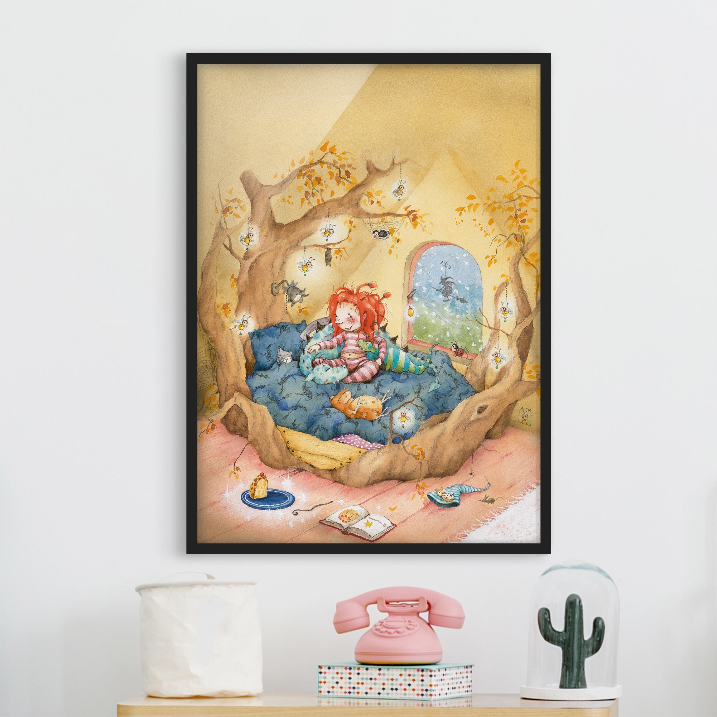Bild mit Rahmen - Hochformat Frida kuschelt mit ihren Freunden