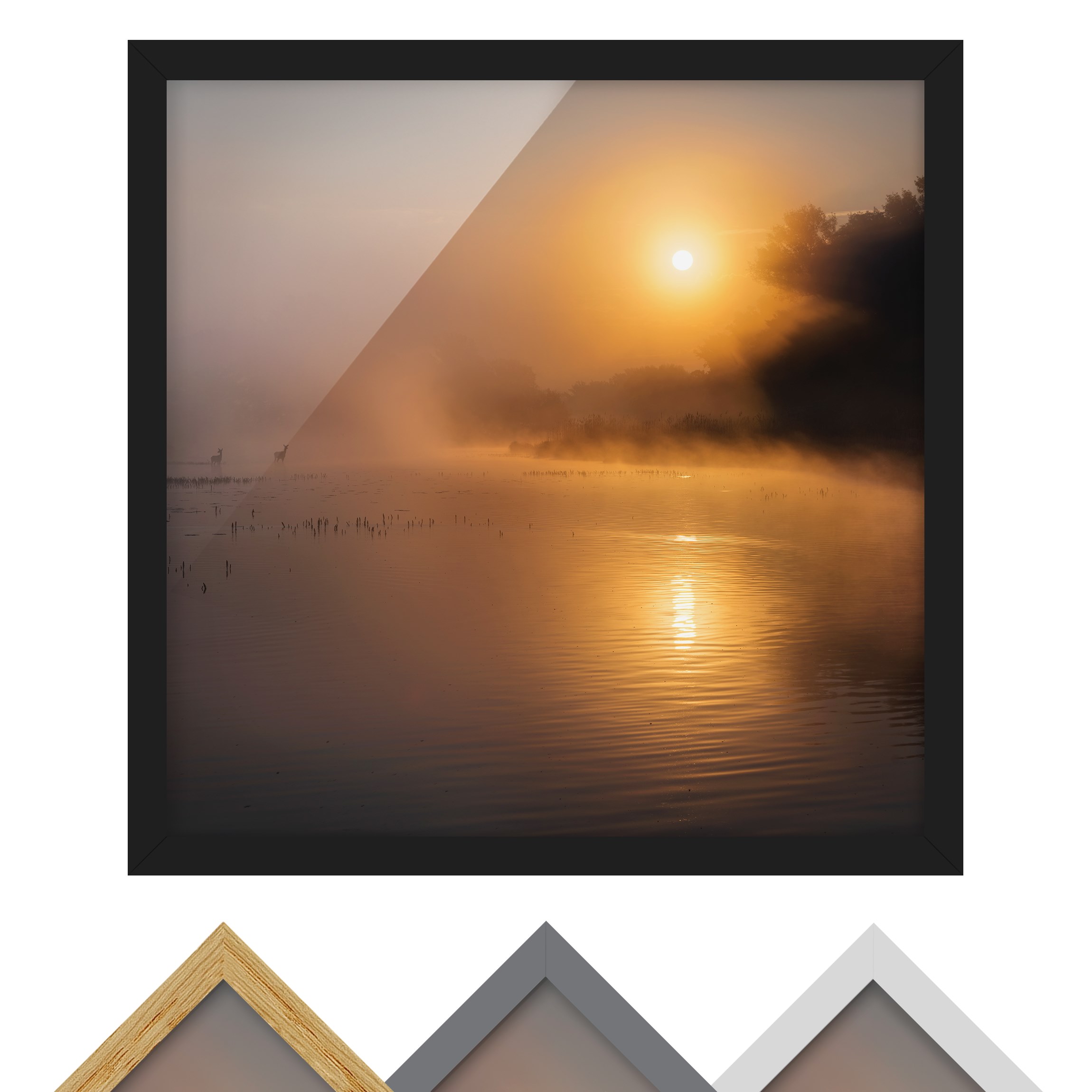 Bild mit Rahmen - Quadrat Sonnenaufgang am See mit Rehen im Nebel