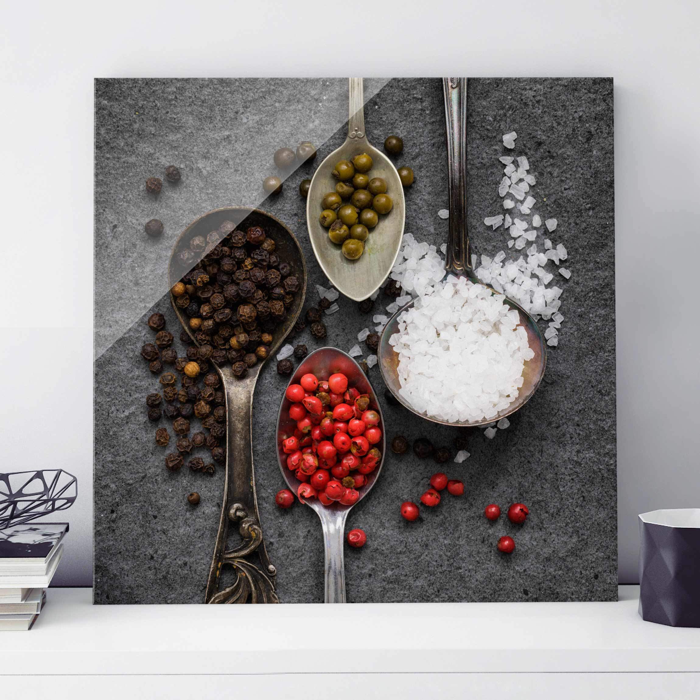 Glasbild Gewürze in Antiklöffeln