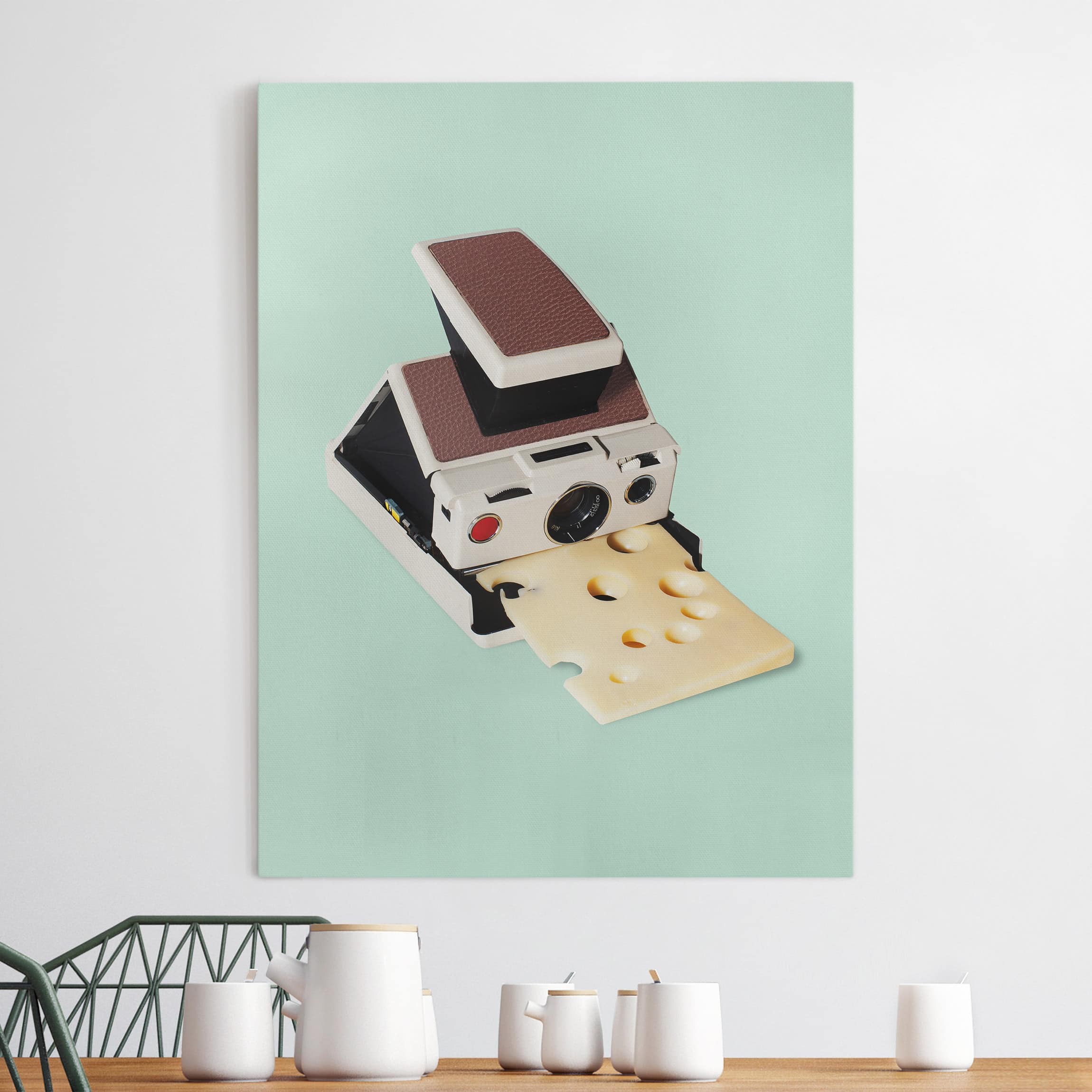 Leinwandbild - Hochformat Kamera mit Käse