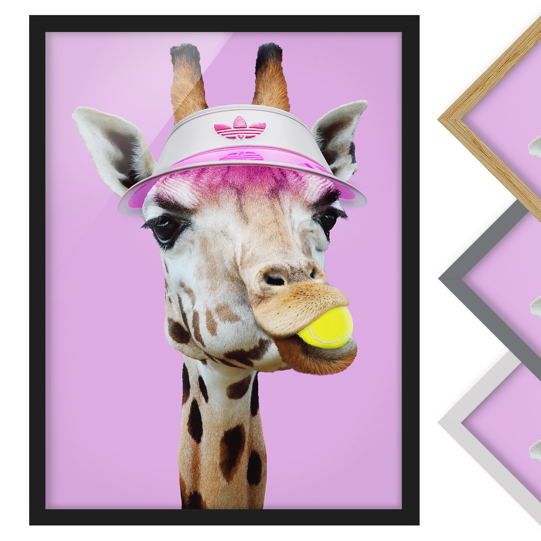 Bild mit Rahmen - Hochformat Giraffe beim Tennis
