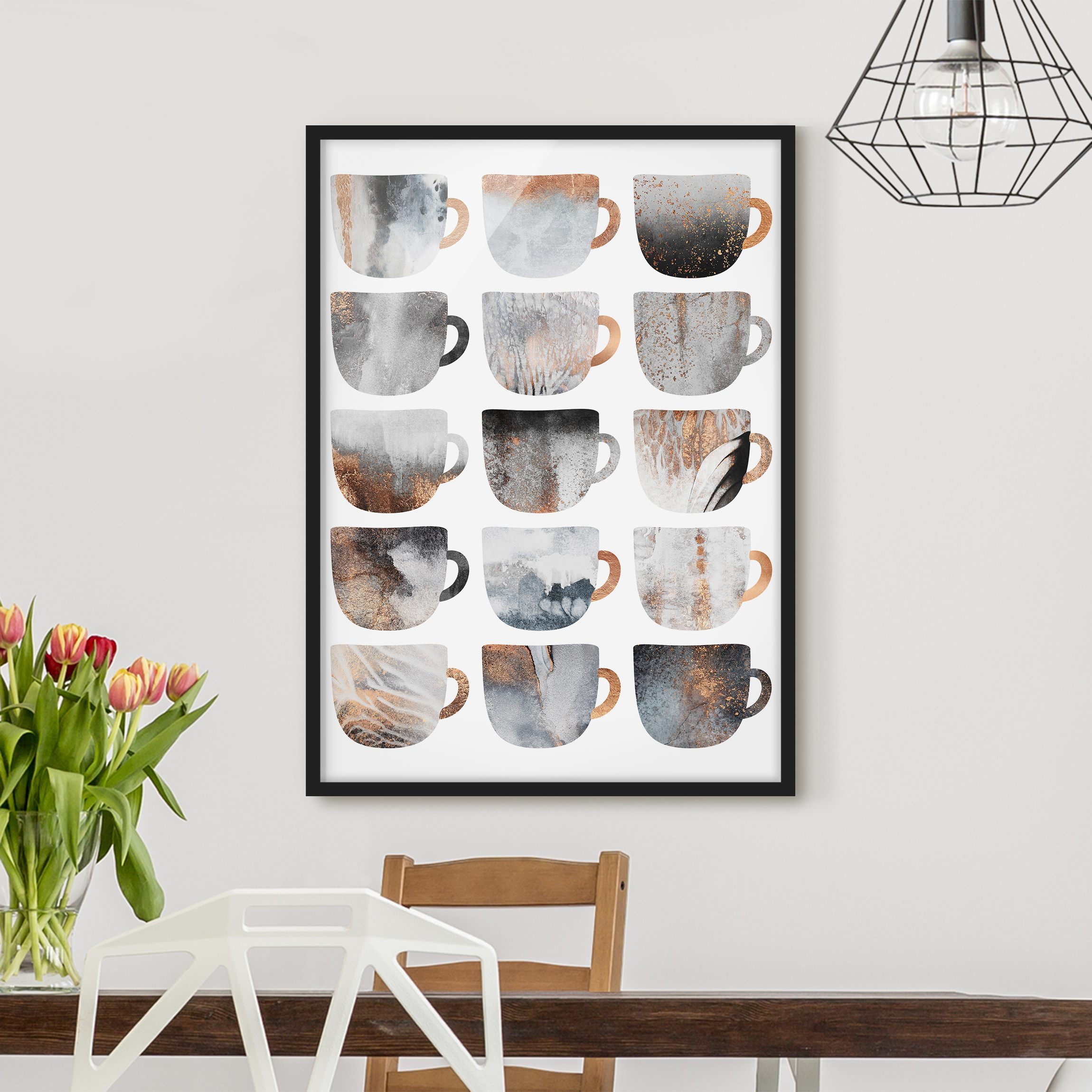 Bild mit Rahmen - Hochformat Graue Kaffeetassen mit Gold