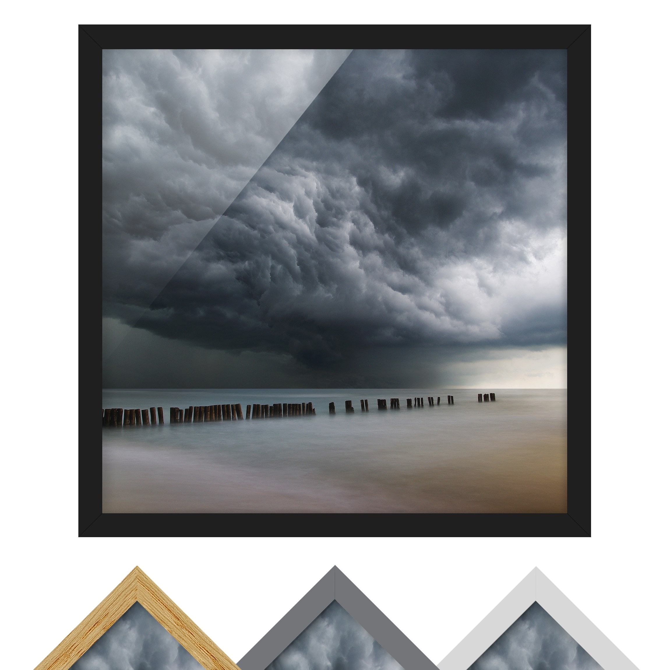 Bild mit Rahmen - Quadrat Sturmwolken über der Ostsee
