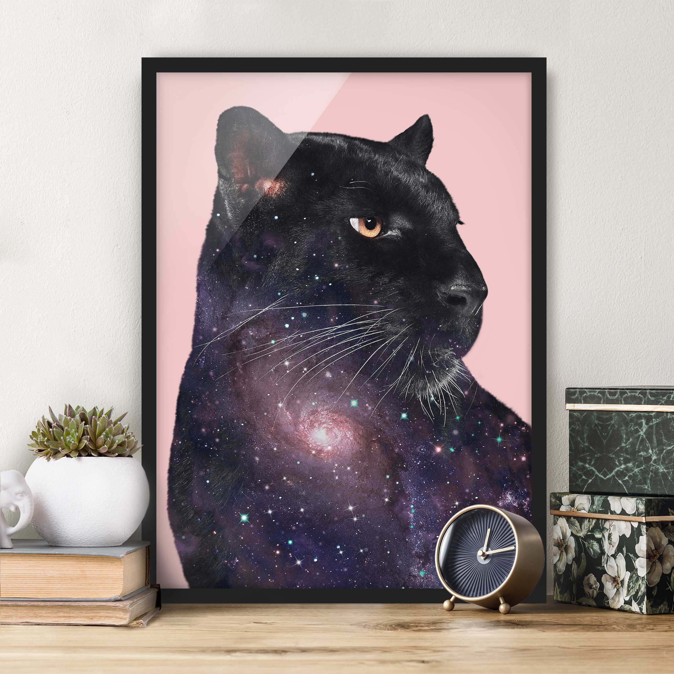 Bild mit Rahmen - Hochformat Panther mit Galaxie