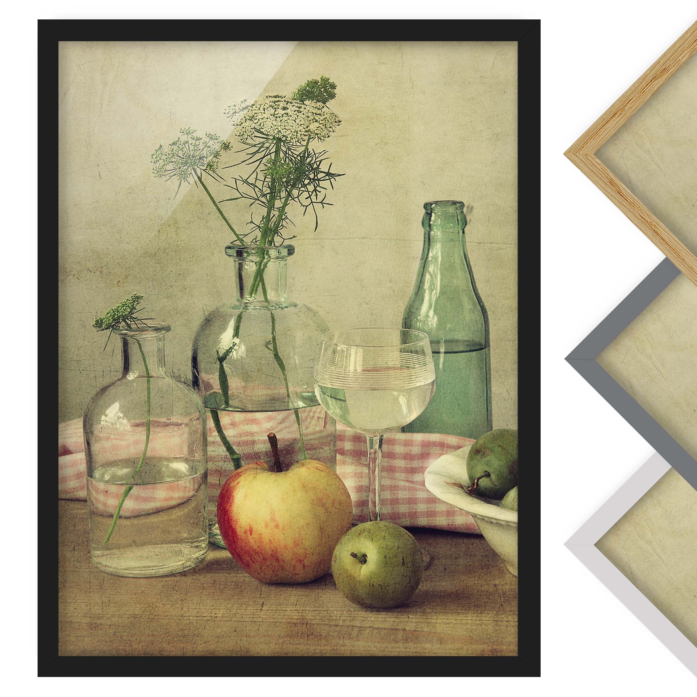 Bild mit Rahmen - Hochformat Stillleben mit Flaschen