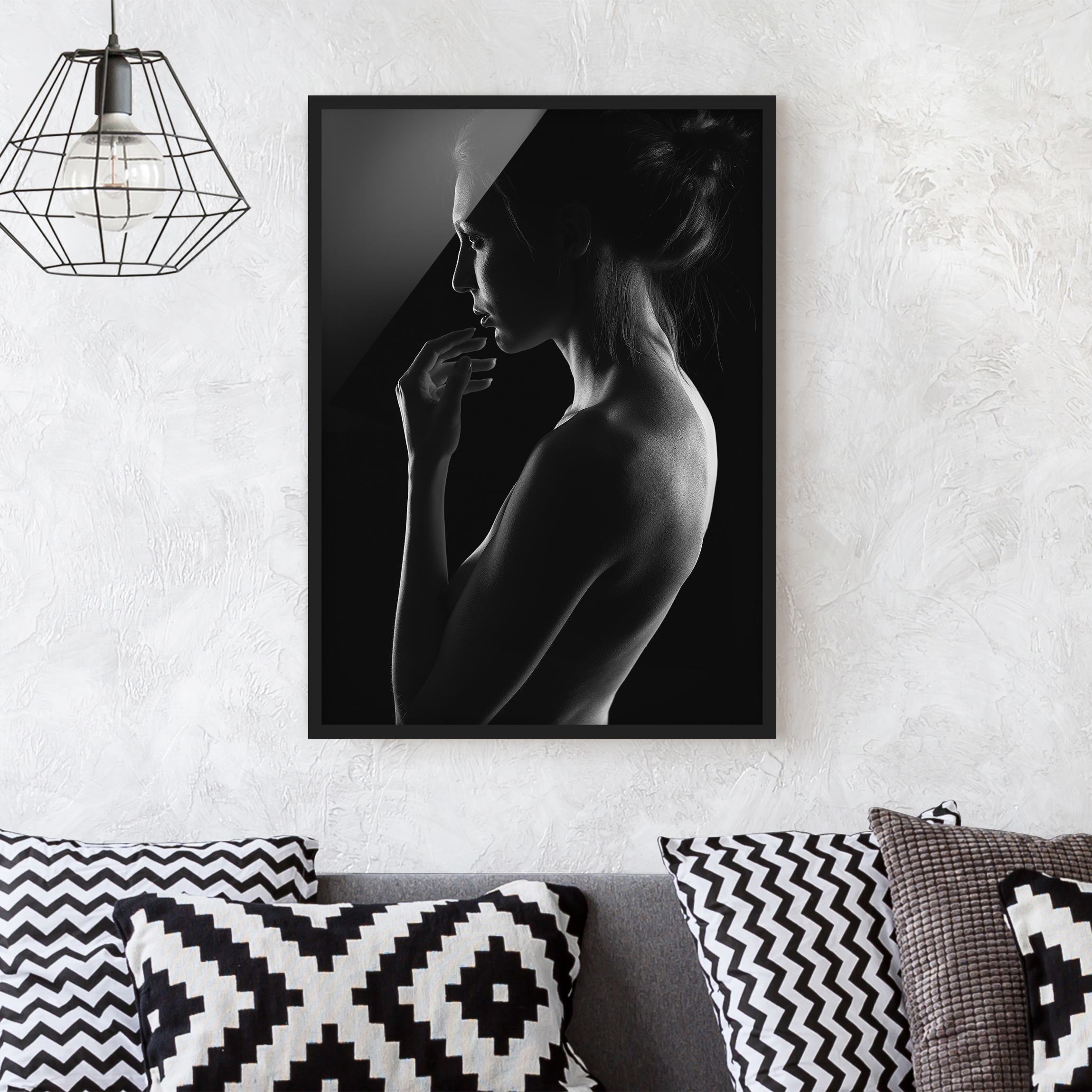 Akt & Erotik Bild mit Rahmen Nachdenkliche Frau