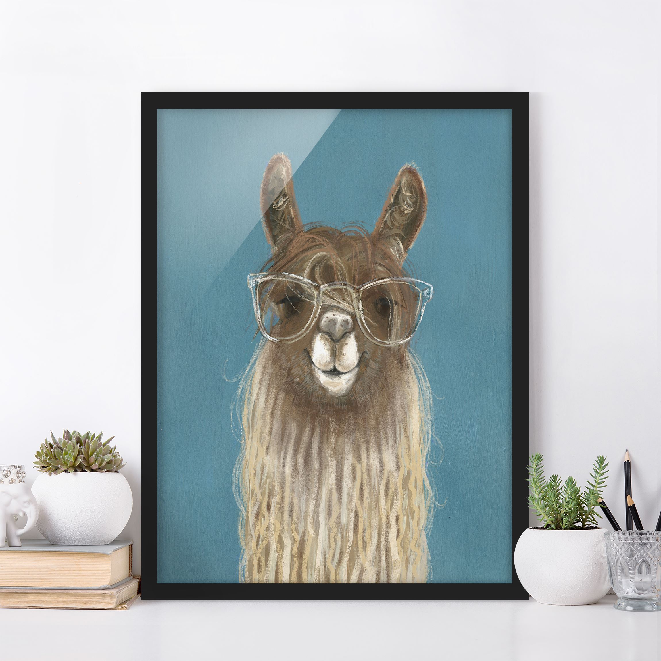 Bild mit Rahmen - Hochformat Lama mit Brille III