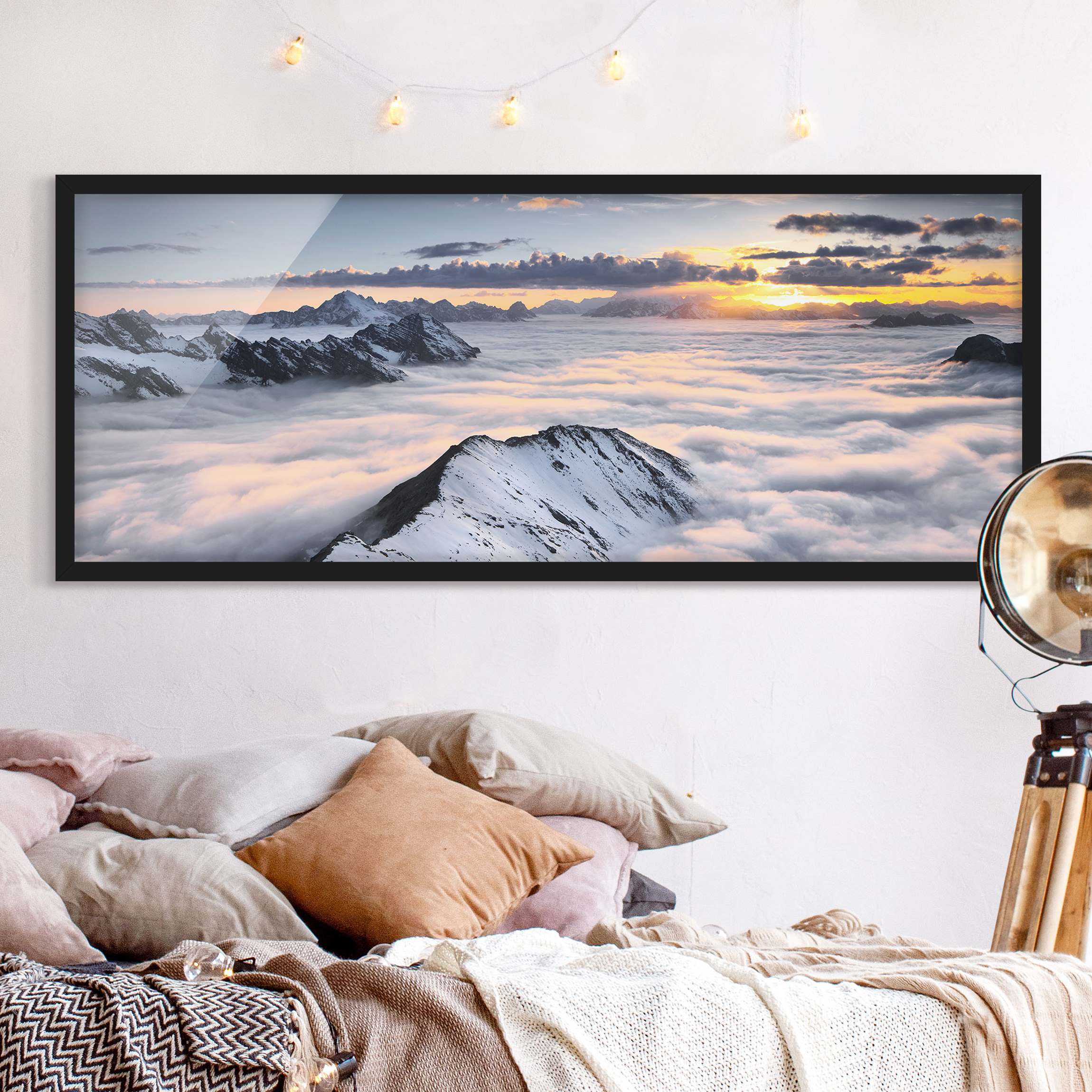 Bild mit Rahmen - Panorama Blick über Wolken und Berge