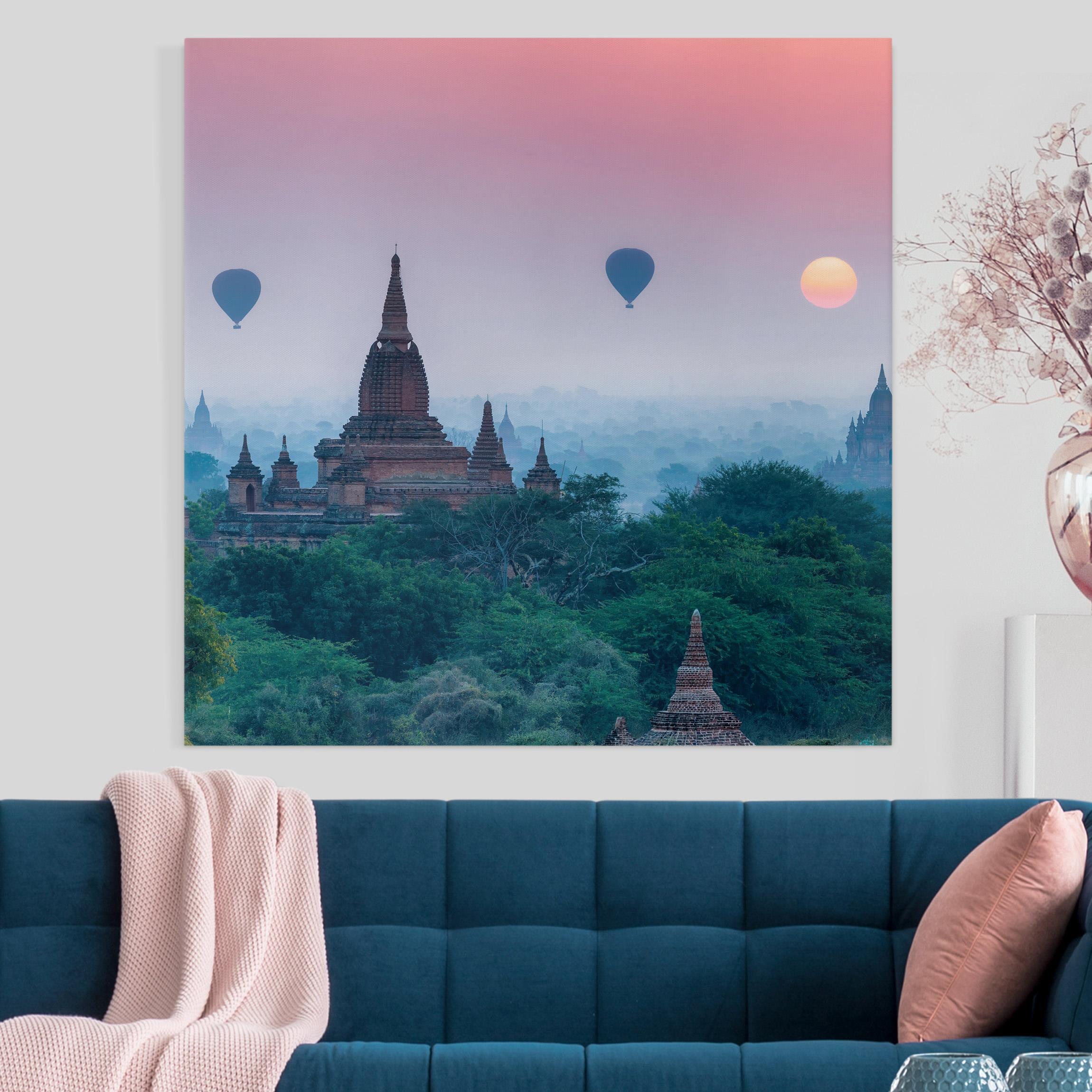 Leinwandbild Heißluftballons über Tempelanlage