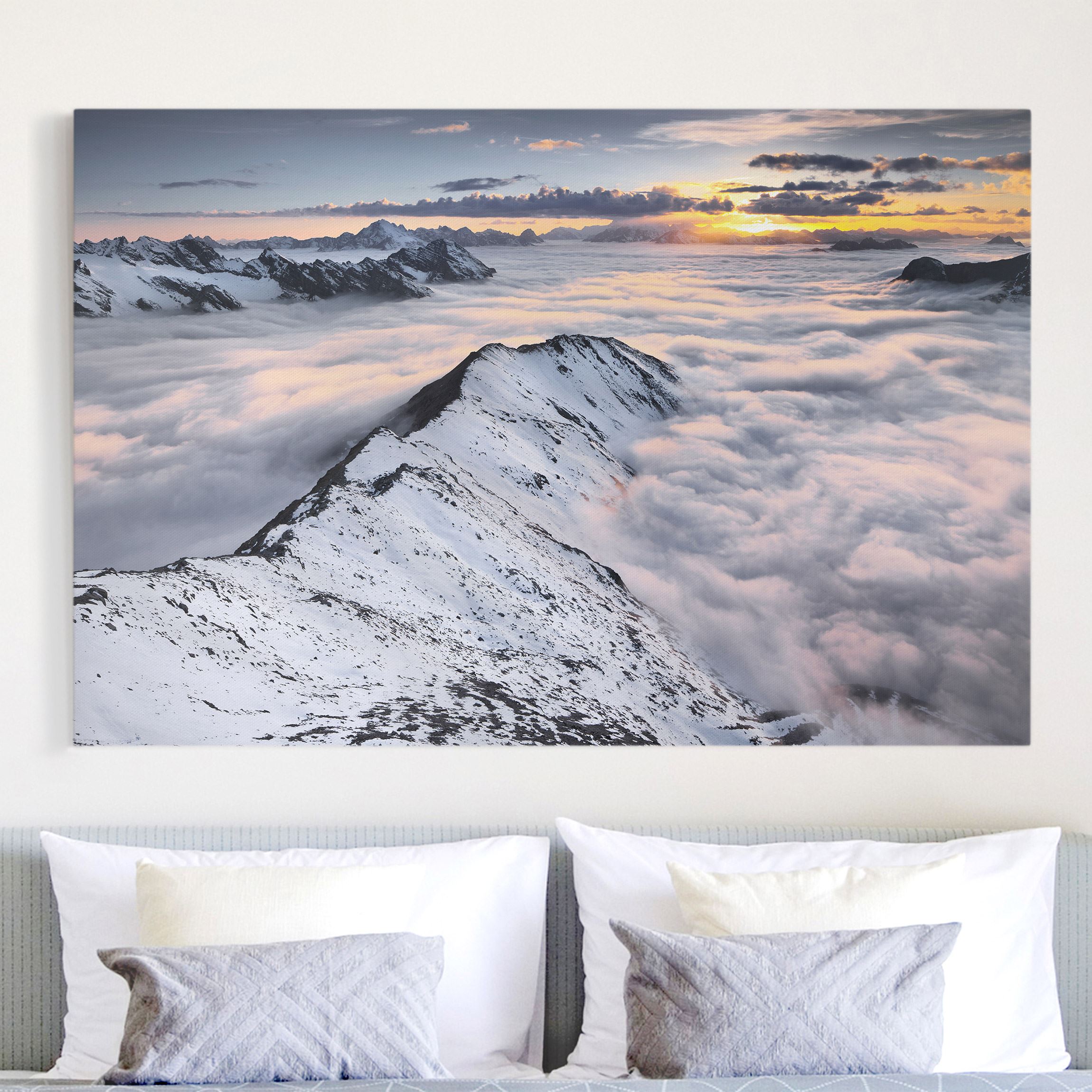 Leinwandbild - Querformat Blick über Wolken und Berge