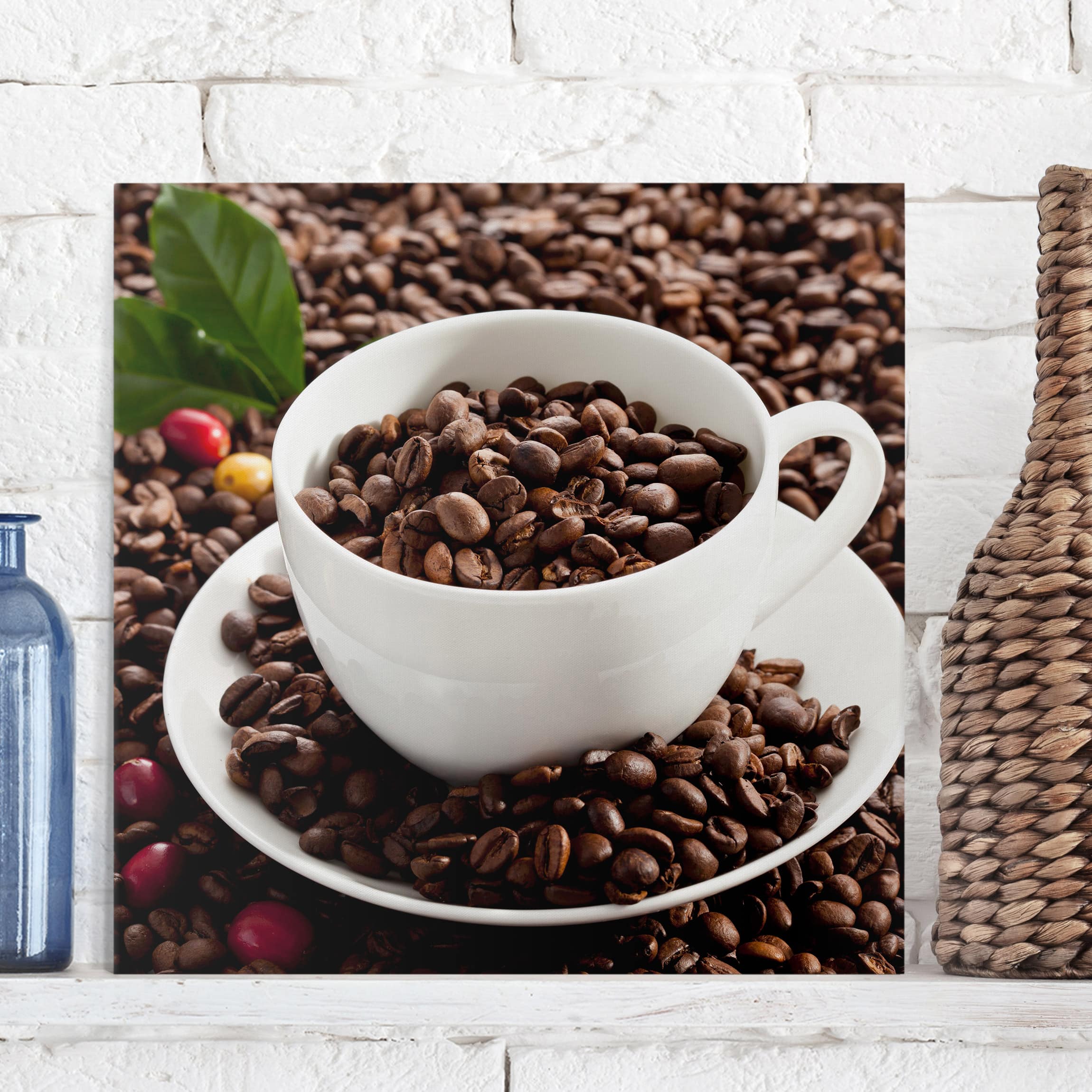 Leinwandbild Küche Kaffeetasse mit gerösteten Kaffeebohnen