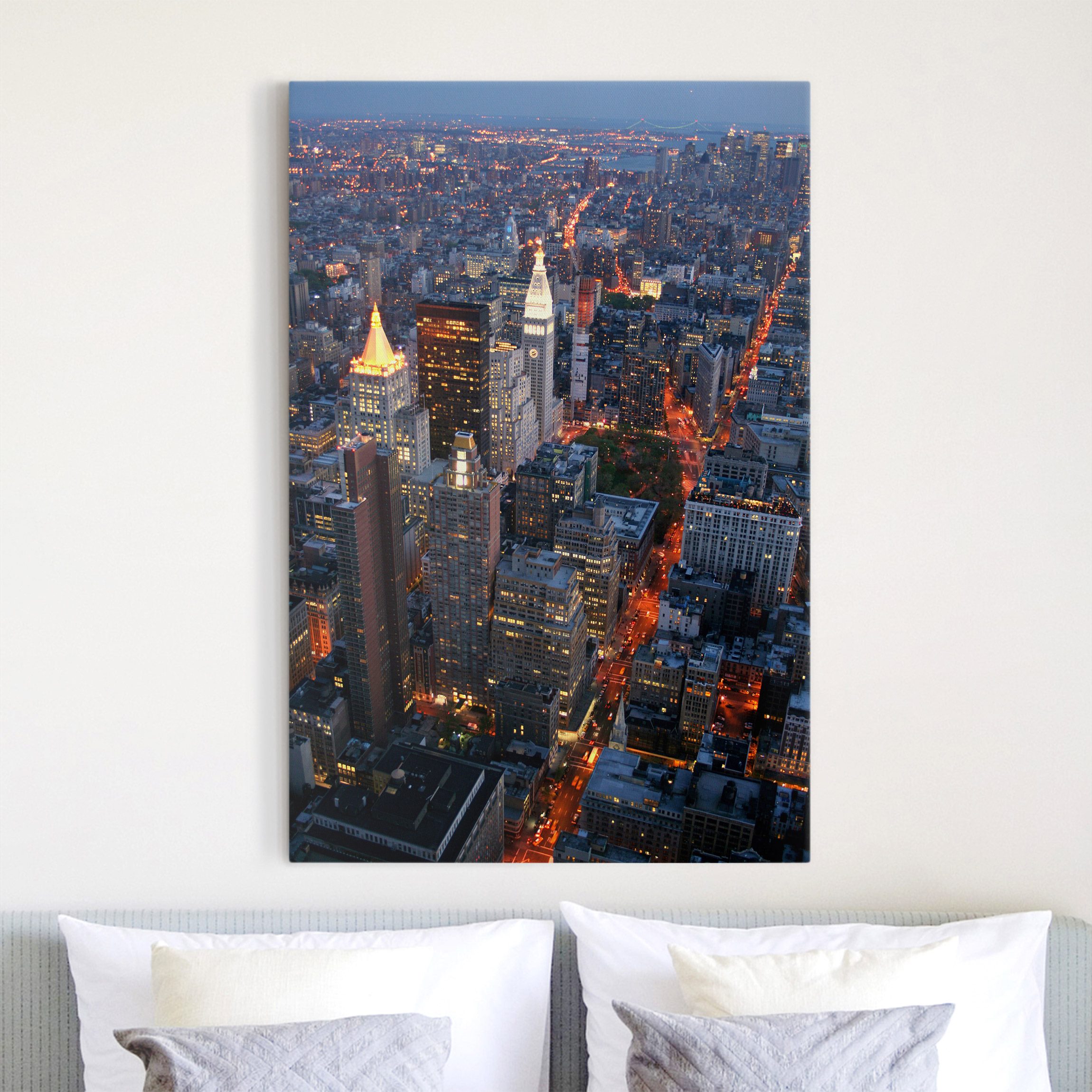 Leinwandbild - Hochformat Manhattan Lights