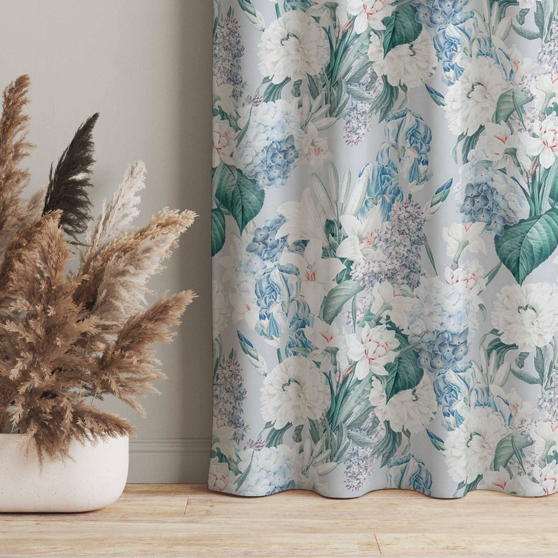 Vorhang Lilien und Hortensien auf Blau