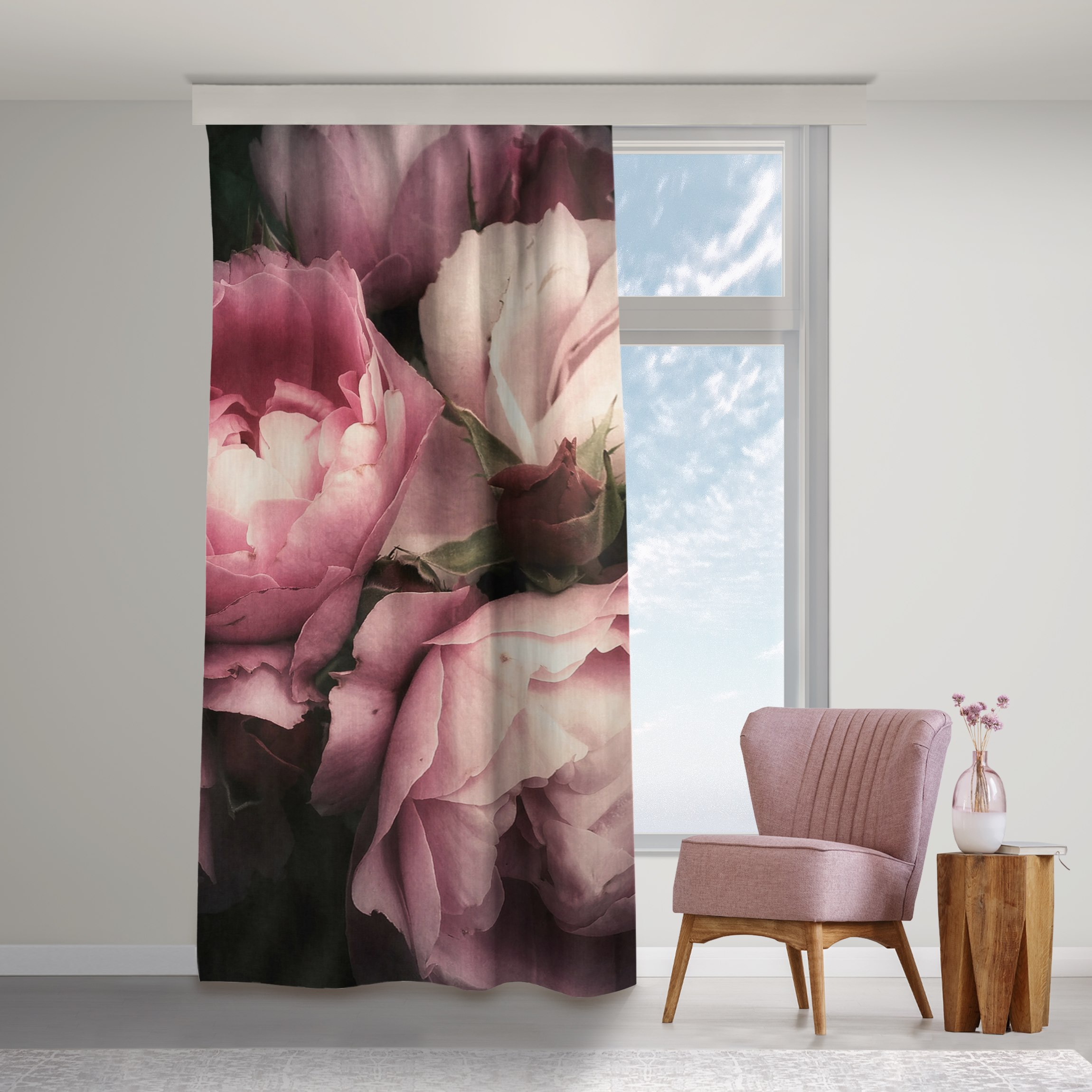 Vorhang Pfingstrosen vor Schwarz Shabby