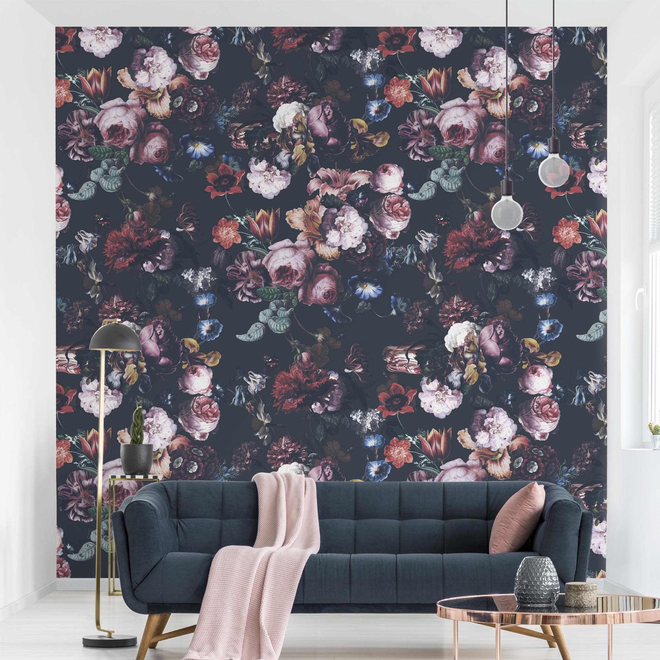 Mustertapete Altmeisterliche Blüten mit Tulpen und Rosen auf Dunkelgrau