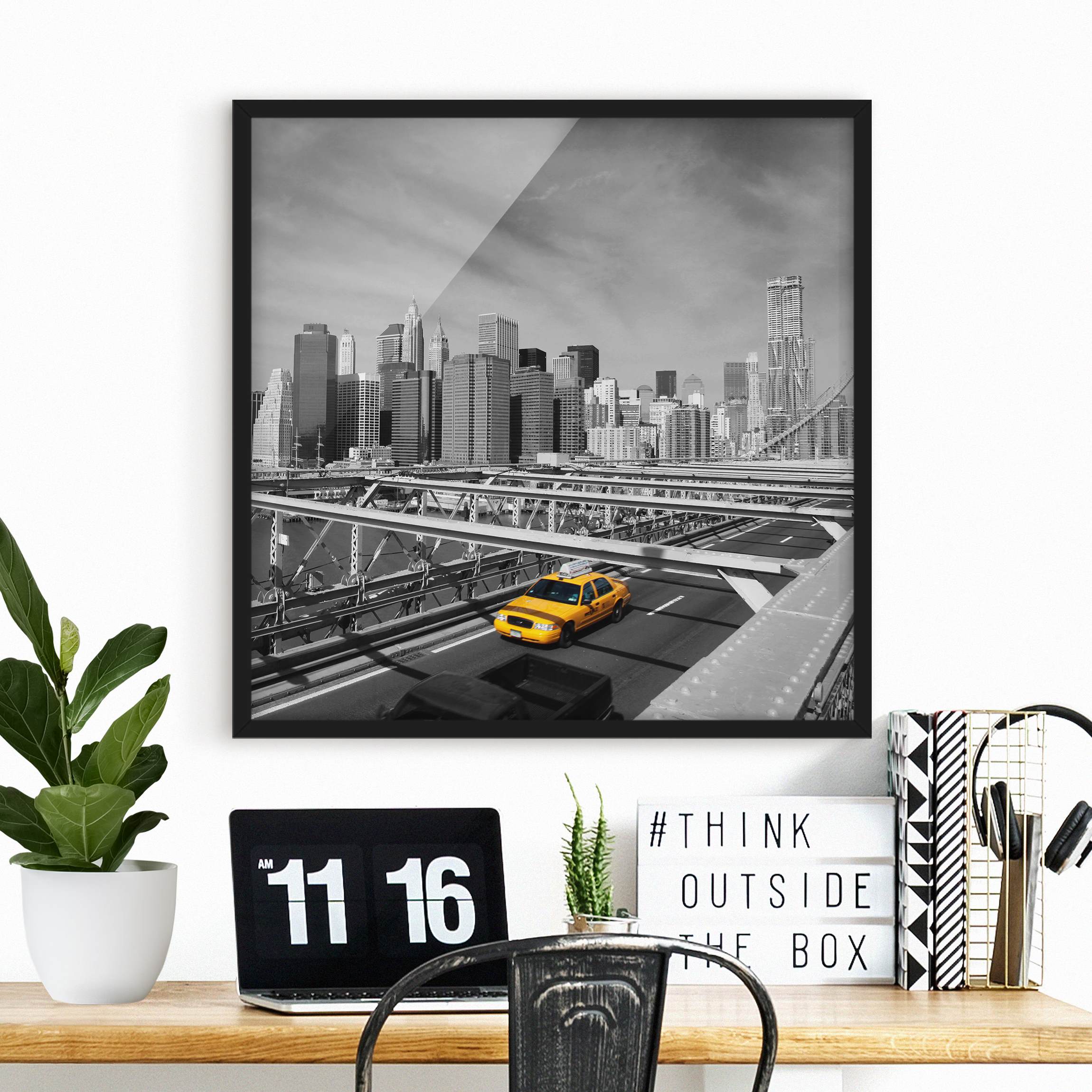 Bild mit Rahmen - Quadrat Taxitrip to the other Side