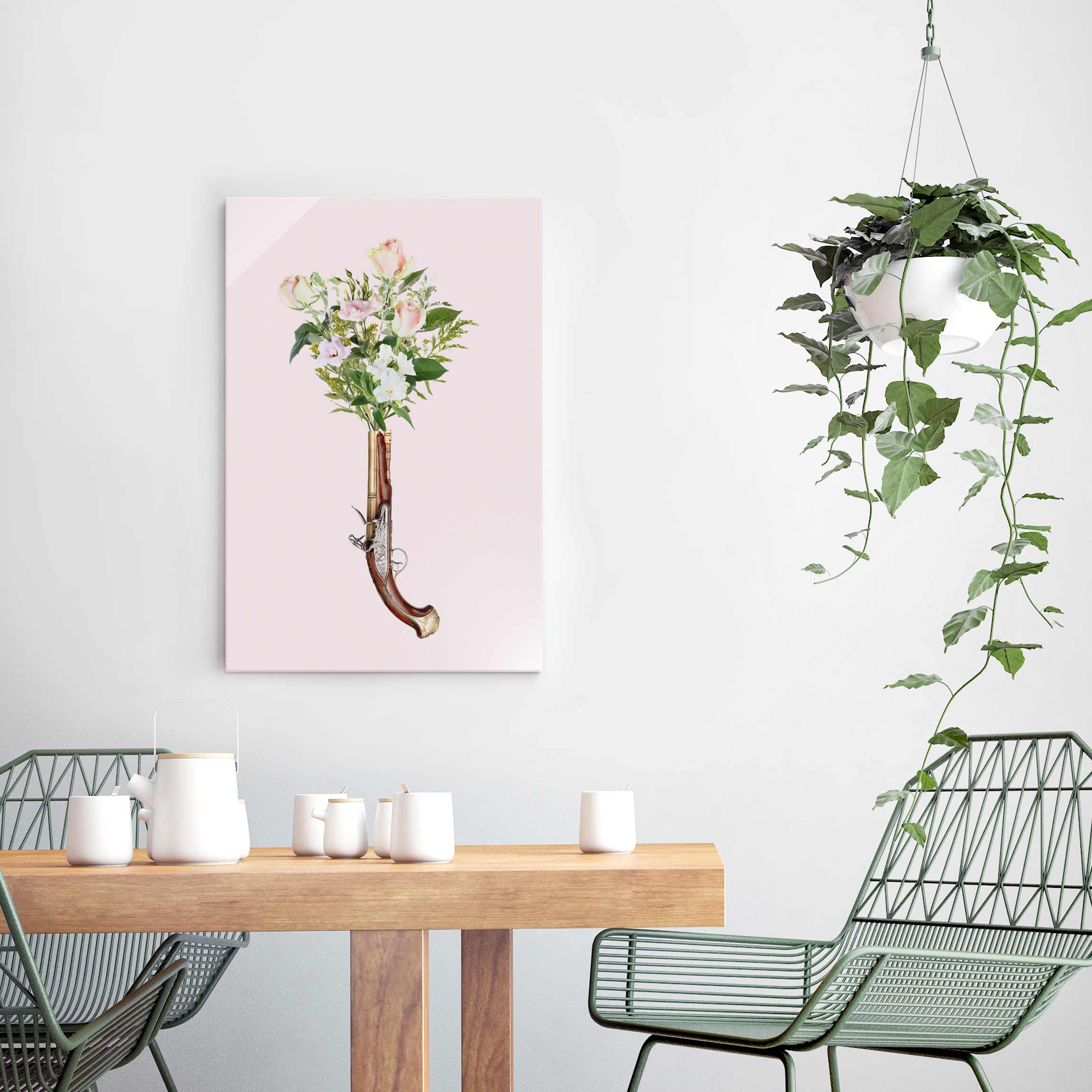 Glasbild - Hochformat Pistole mit Blumen