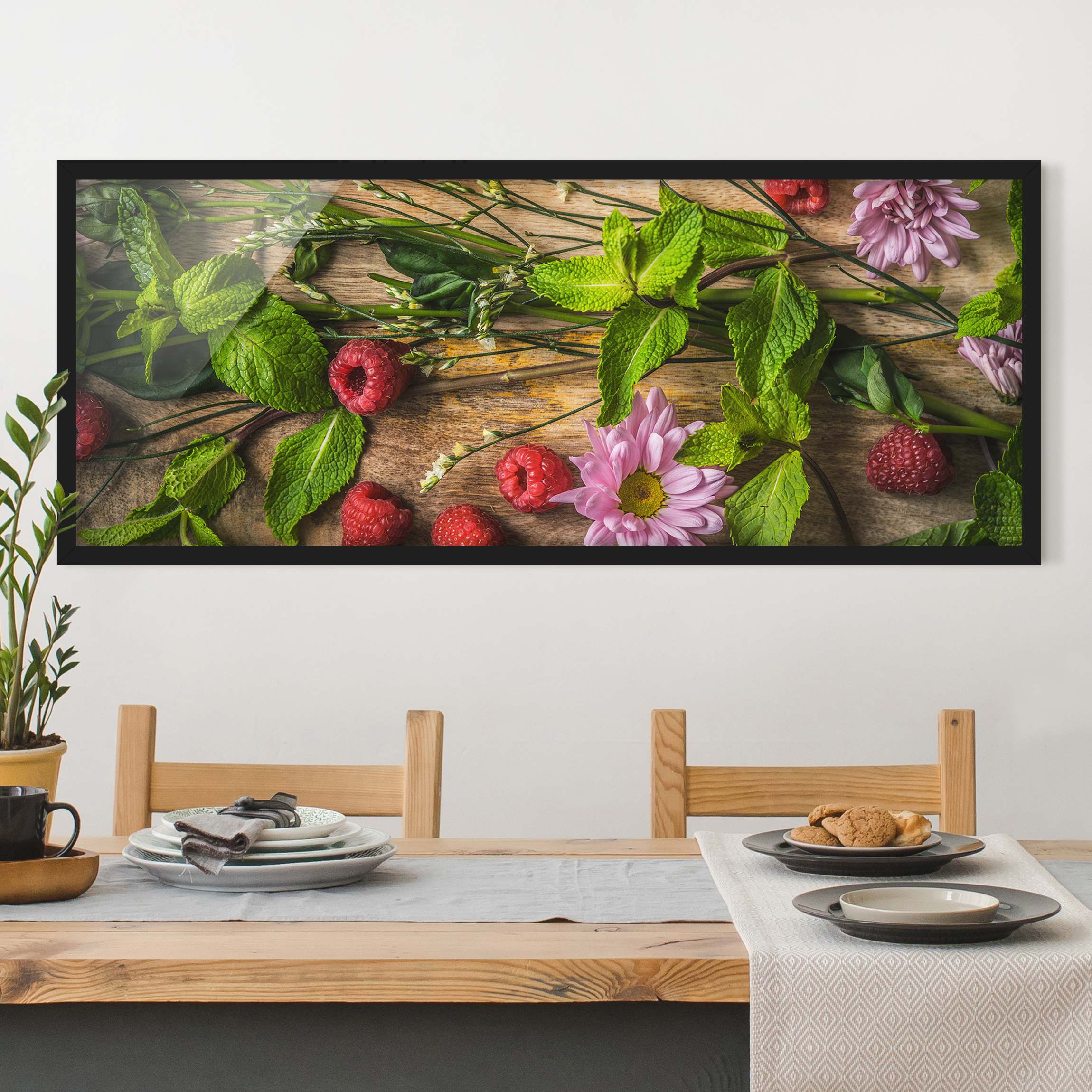 Bild mit Rahmen - Panorama Blumen Himbeeren Minze