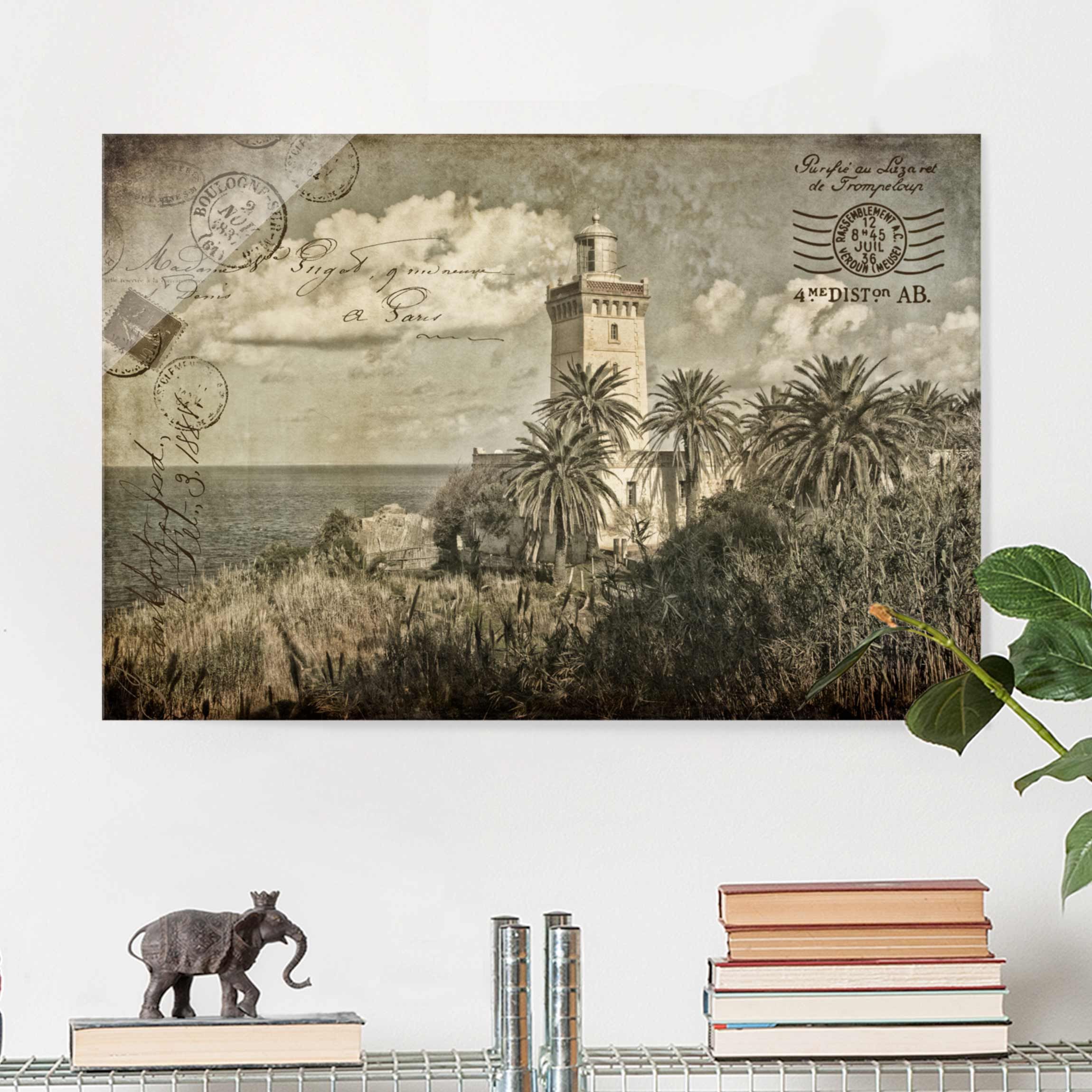 Glasbild Vintage Postkarte mit Leuchtturm und Palmen