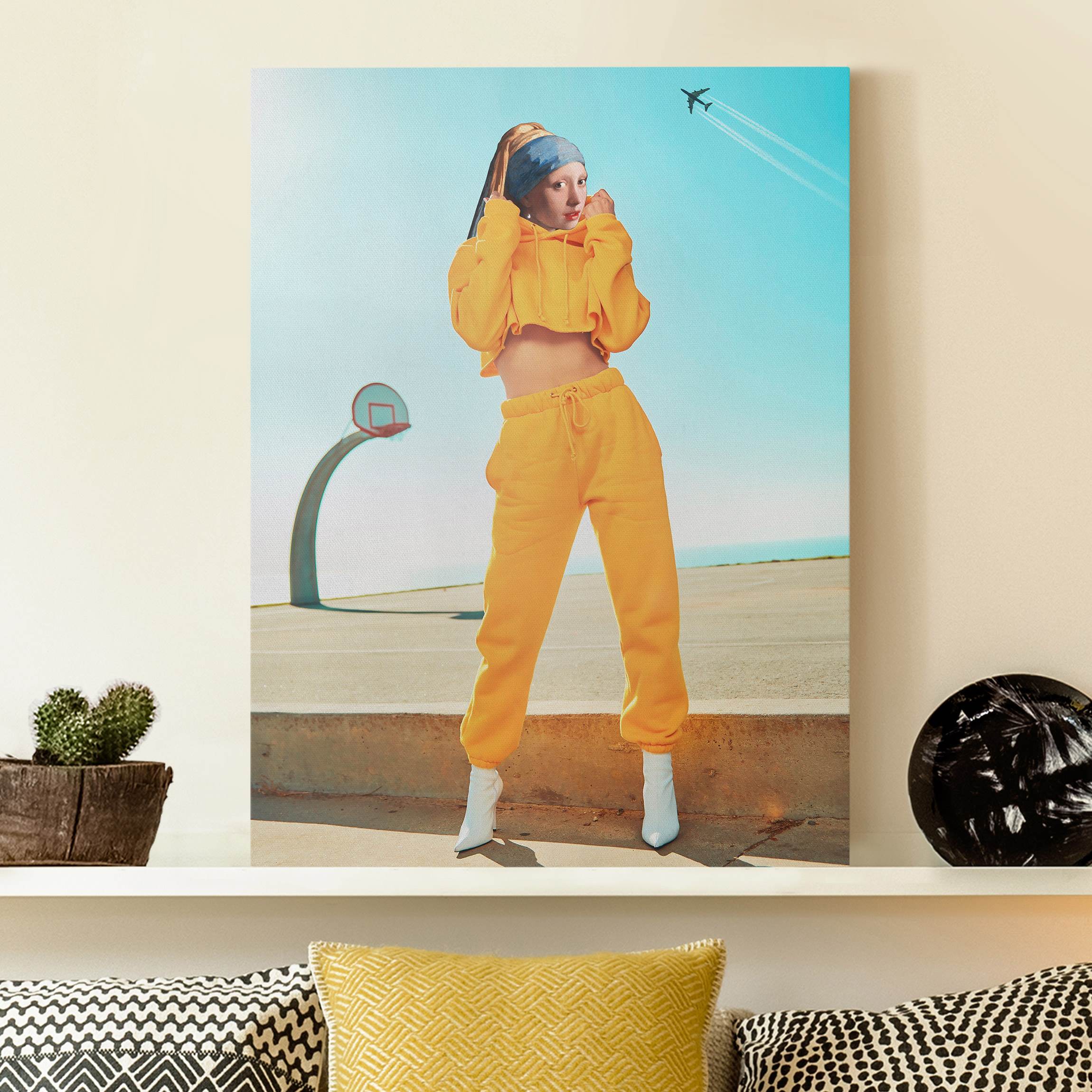 Leinwandbild Mädchen mit Jogginghose