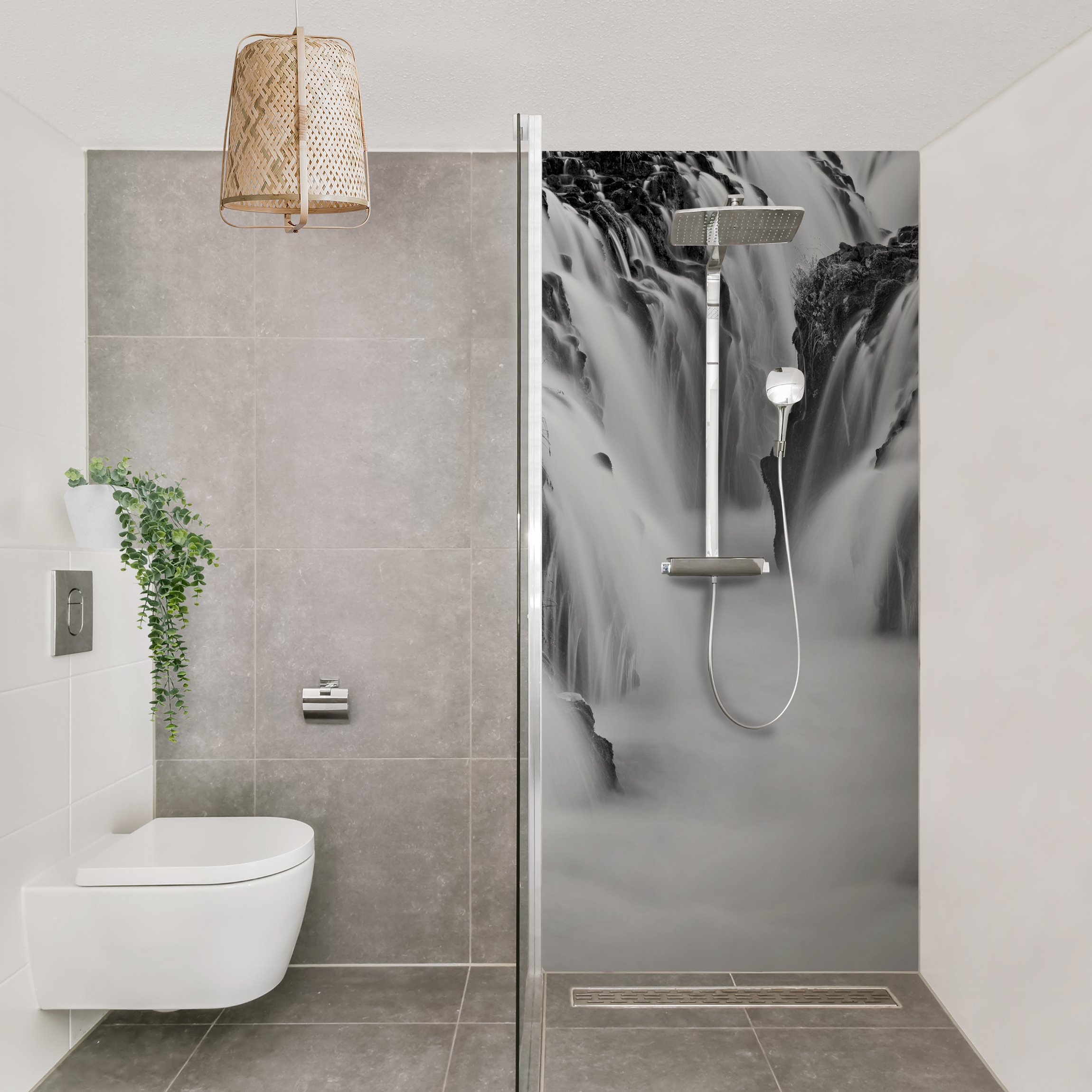 Duschrückwand Brúarfoss Wasserfall in Island Schwarz-Weiß