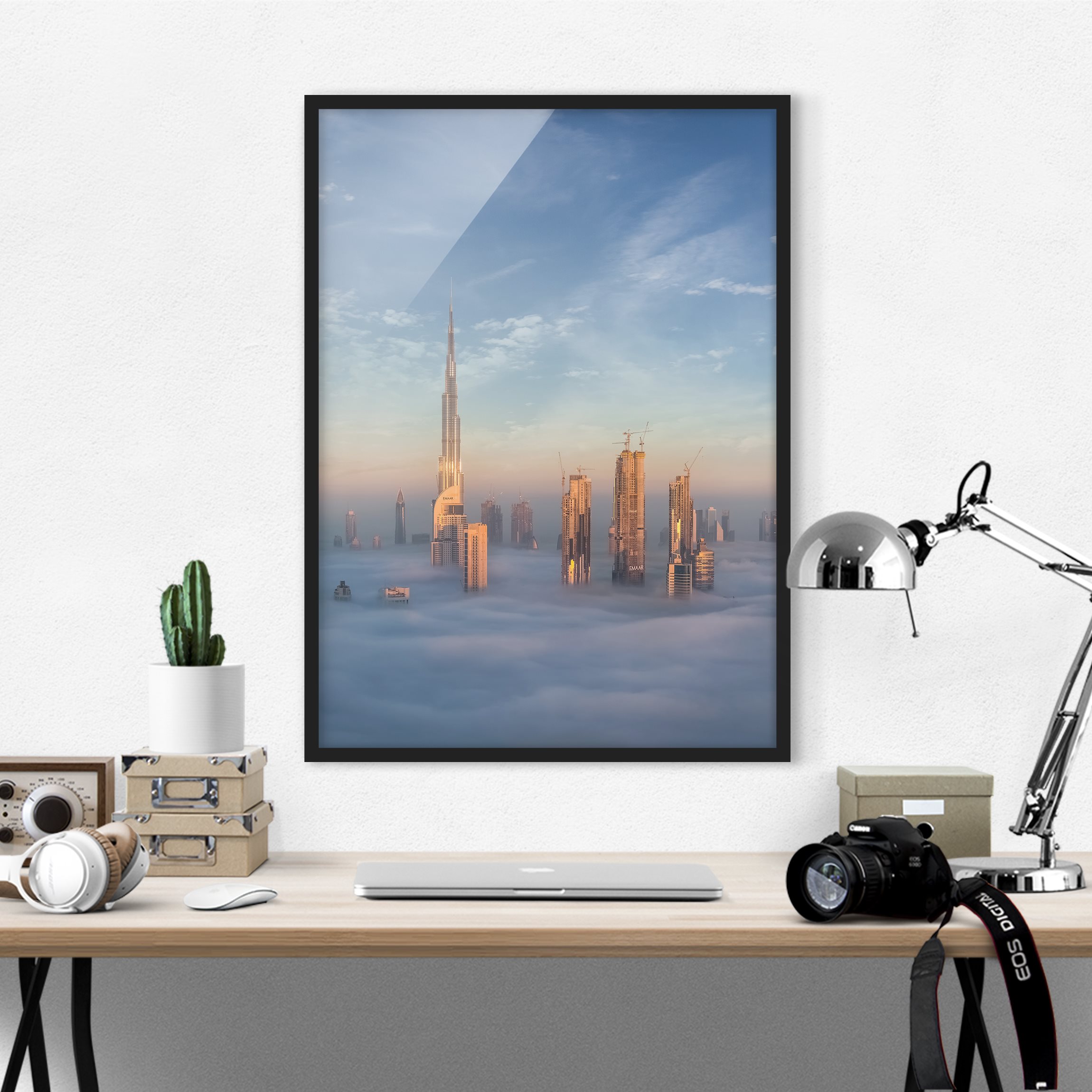 Bild mit Rahmen - Hochformat Dubai über den Wolken