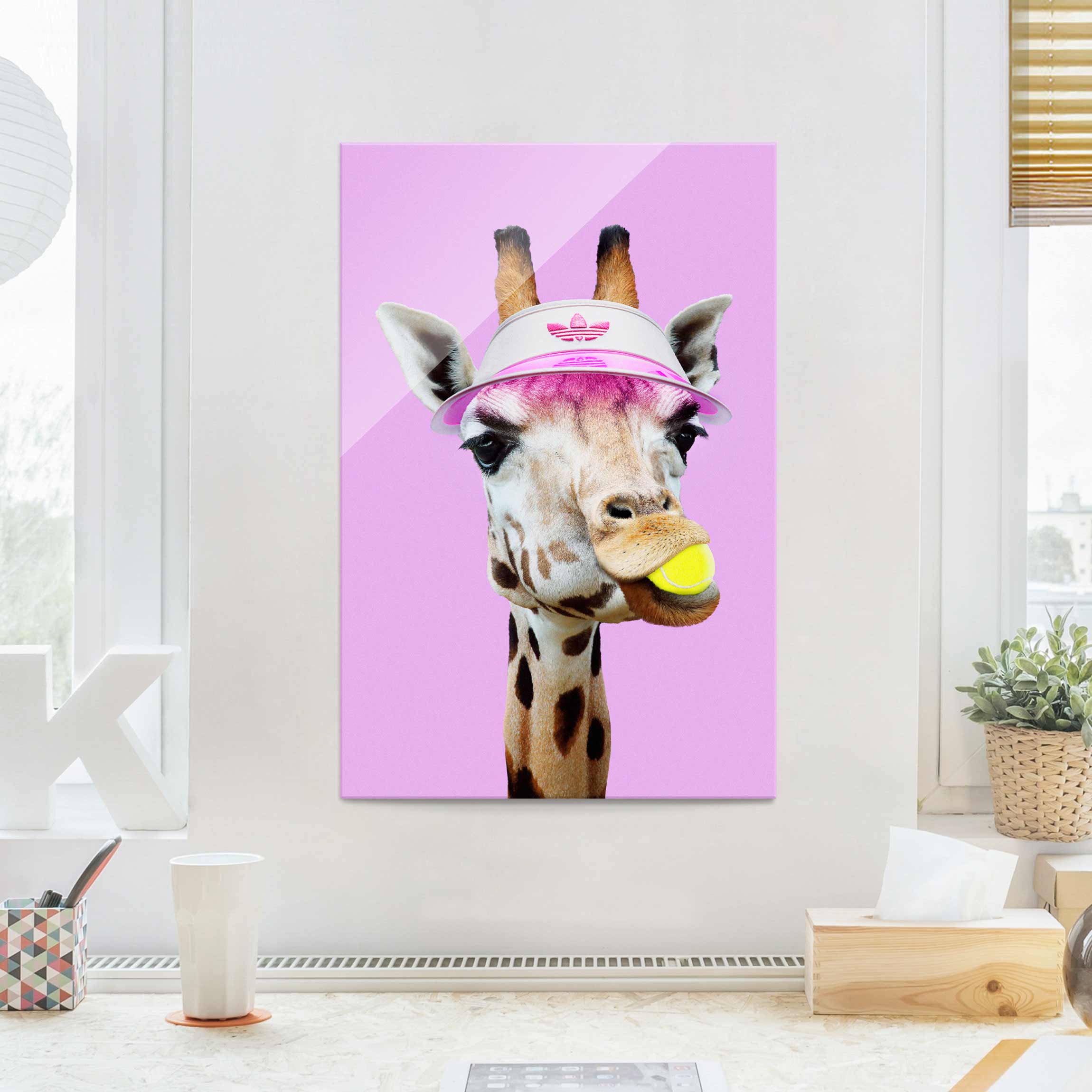Glasbild - Hochformat Giraffe beim Tennis
