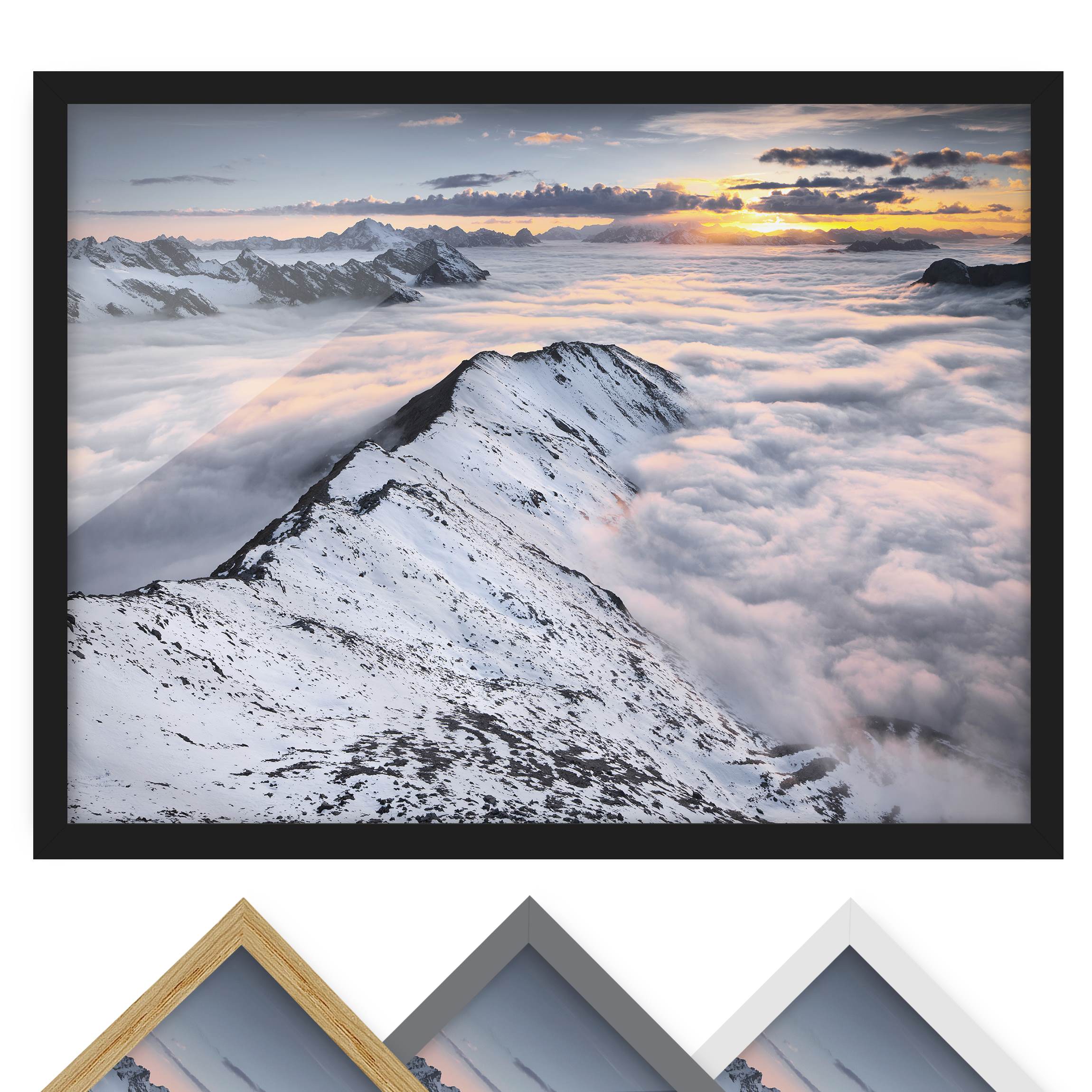 Bild mit Rahmen - Querformat Blick über Wolken und Berge