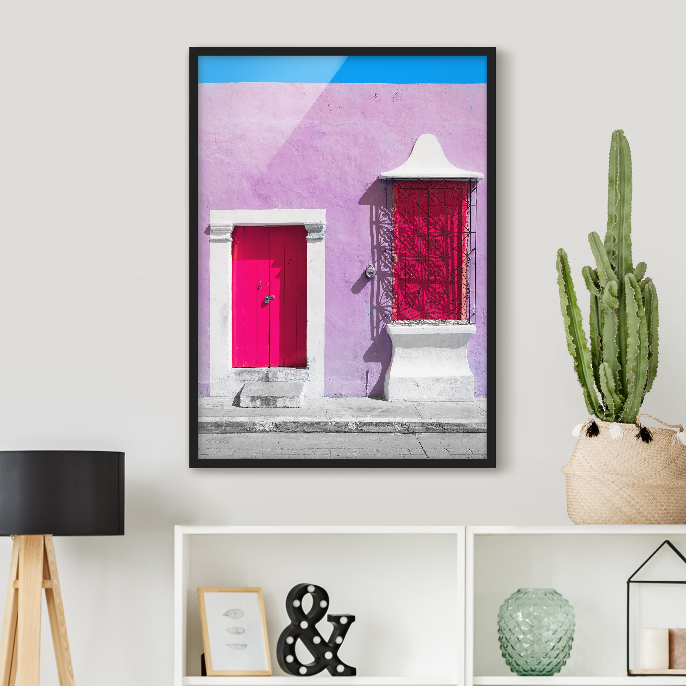 Bild mit Rahmen - Hochformat Rosa Fassade Pinke Tür