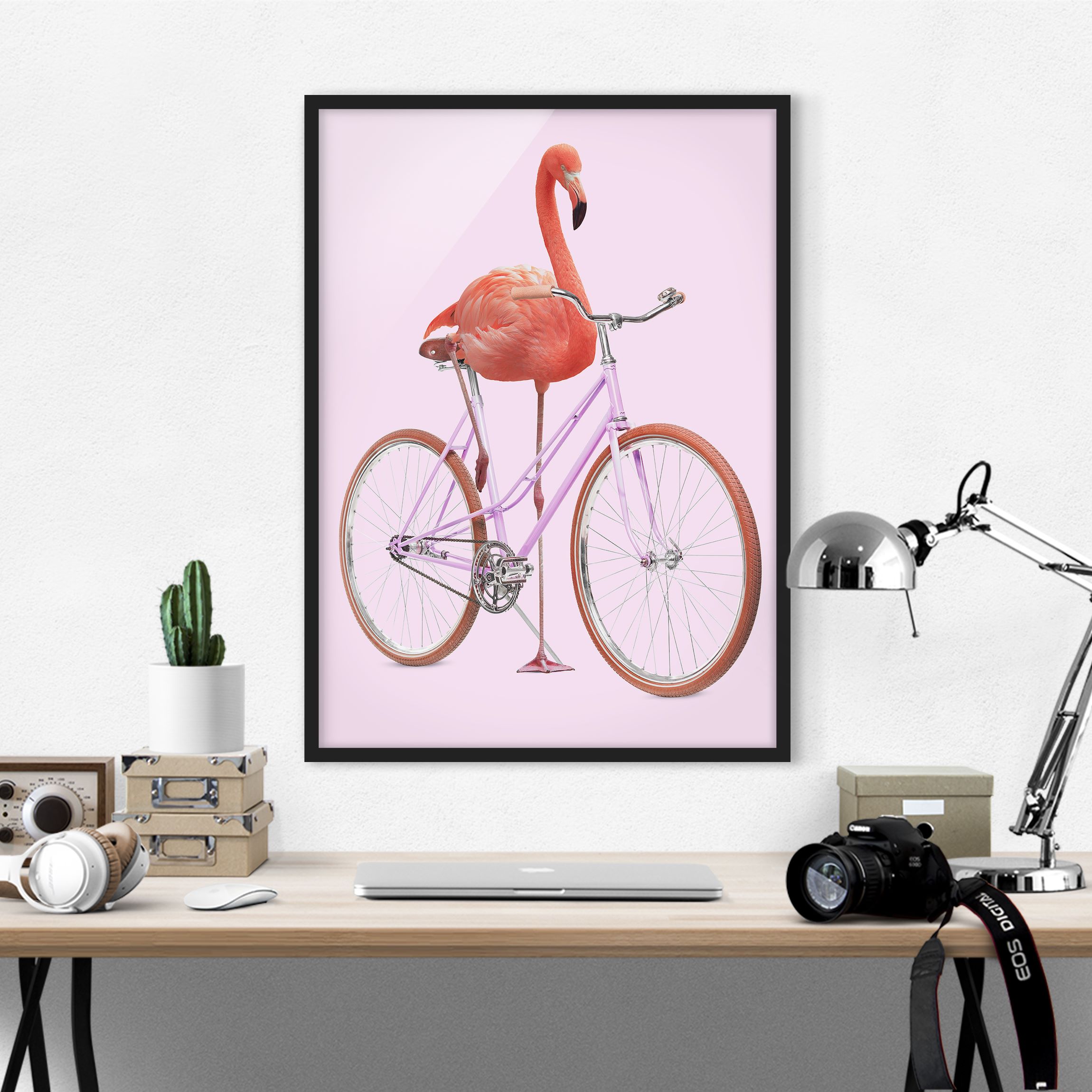 Bild mit Rahmen Flamingo mit Fahrrad