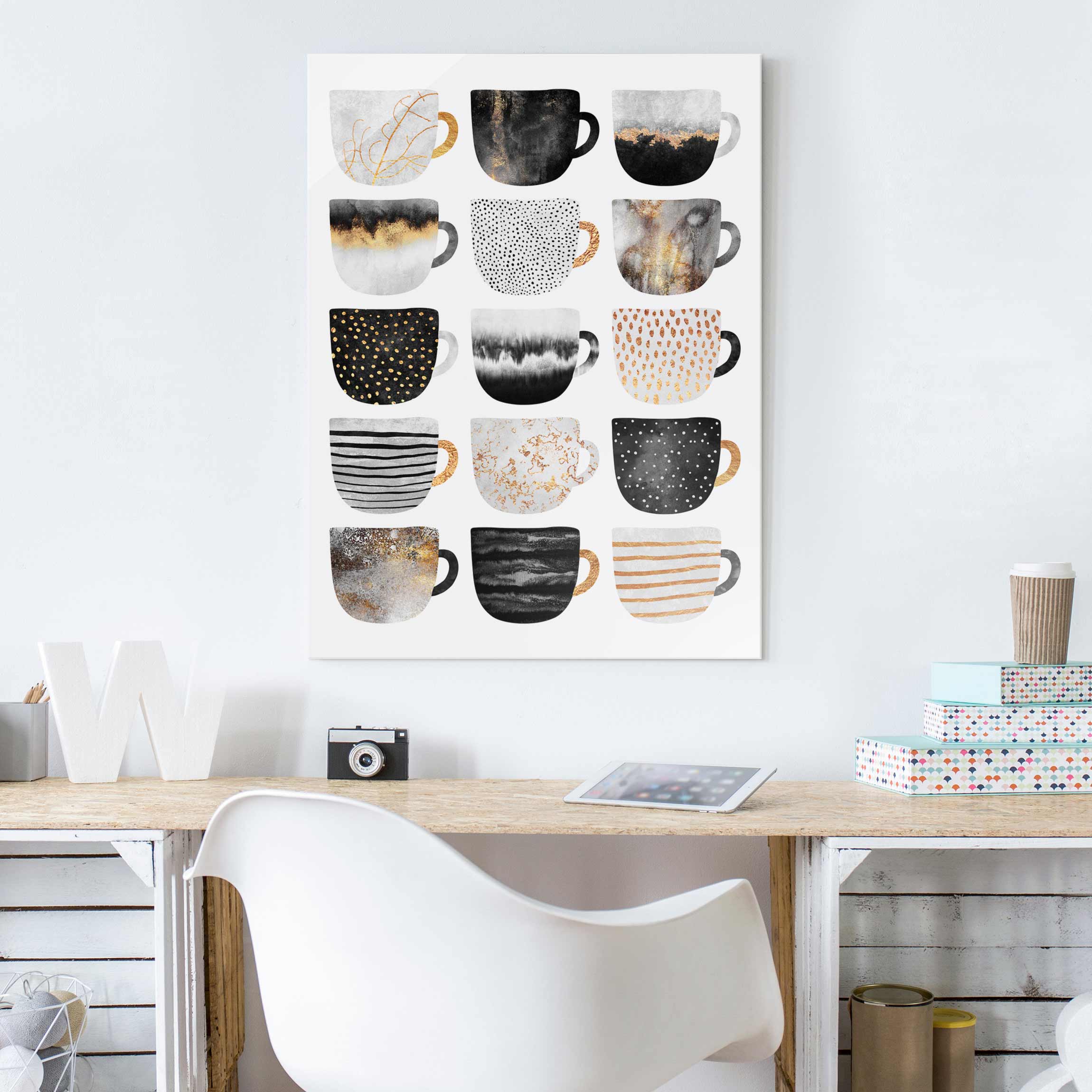 Glasbild - Hochformat Goldene Tassen Schwarz Weiß