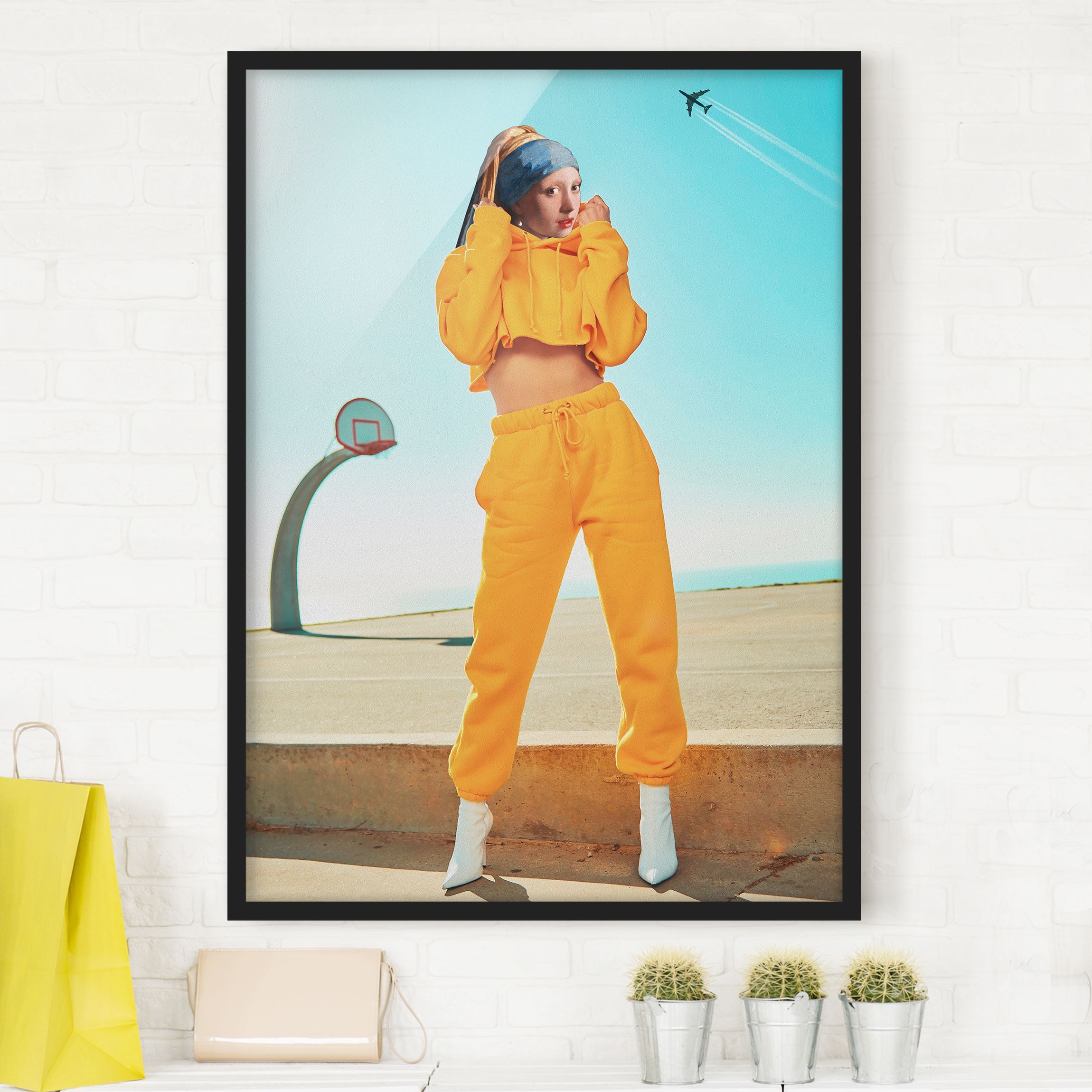 Bild mit Rahmen - Hochformat Mädchen mit Jogginghose