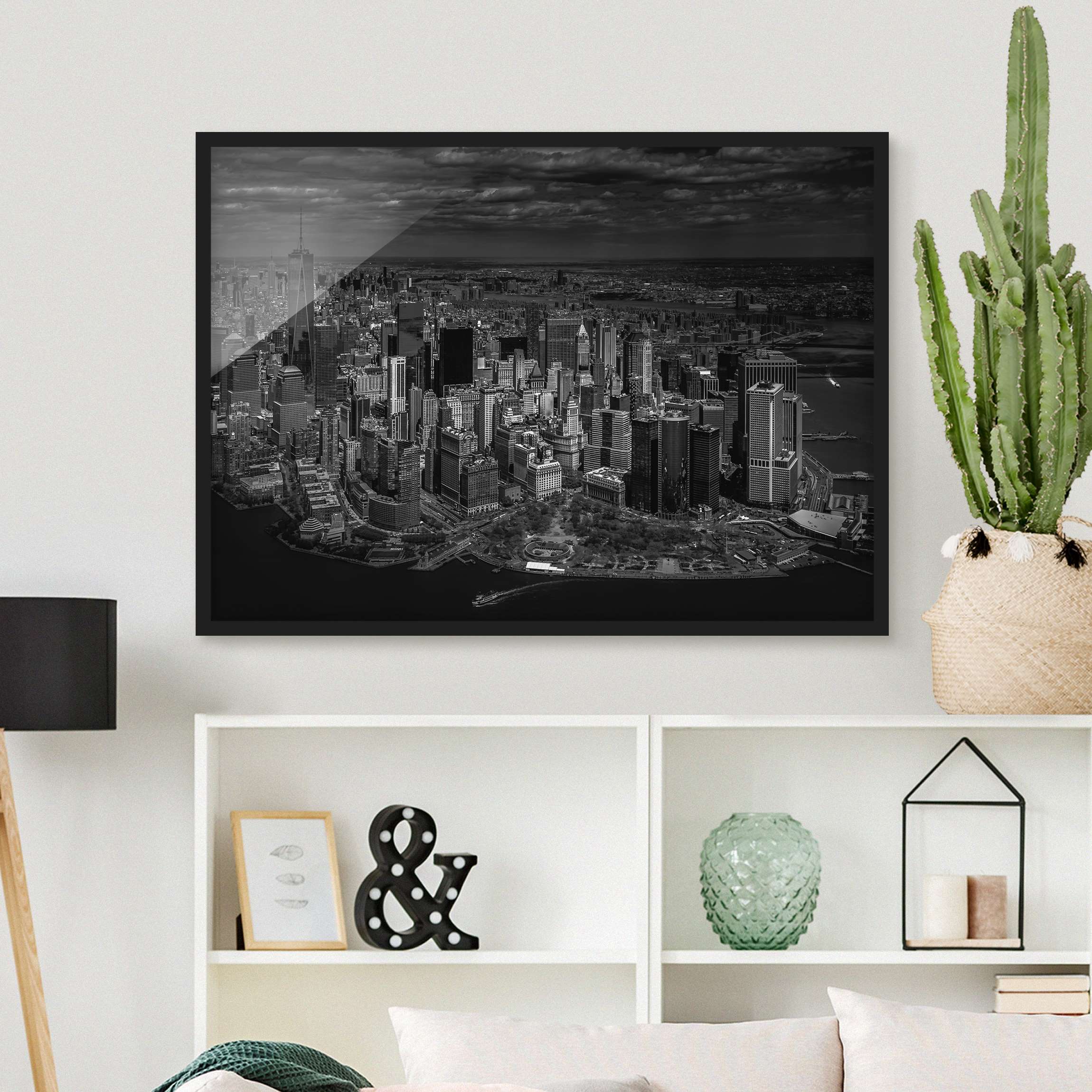 Bild mit Rahmen - Querformat New York - Manhattan aus der Luft