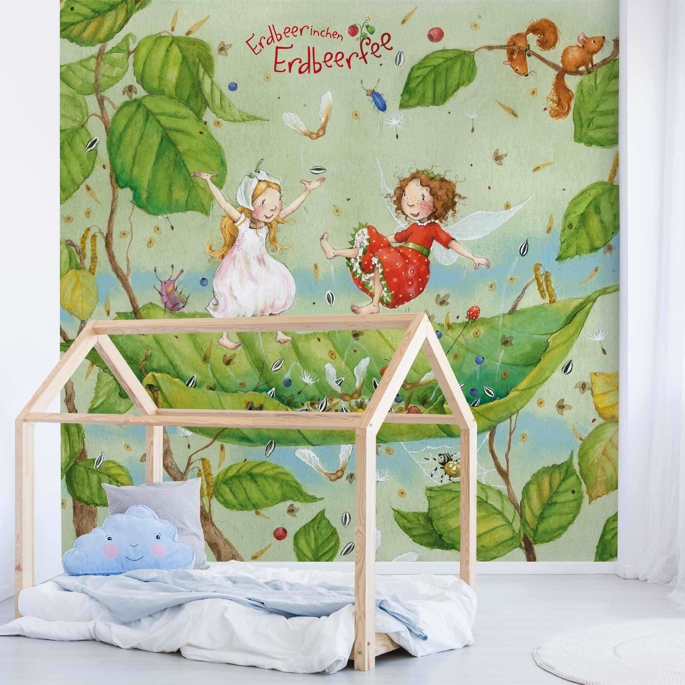 Fototapete Kinderzimmer Erdbeerinchen Erdbeerfee - Trampolin