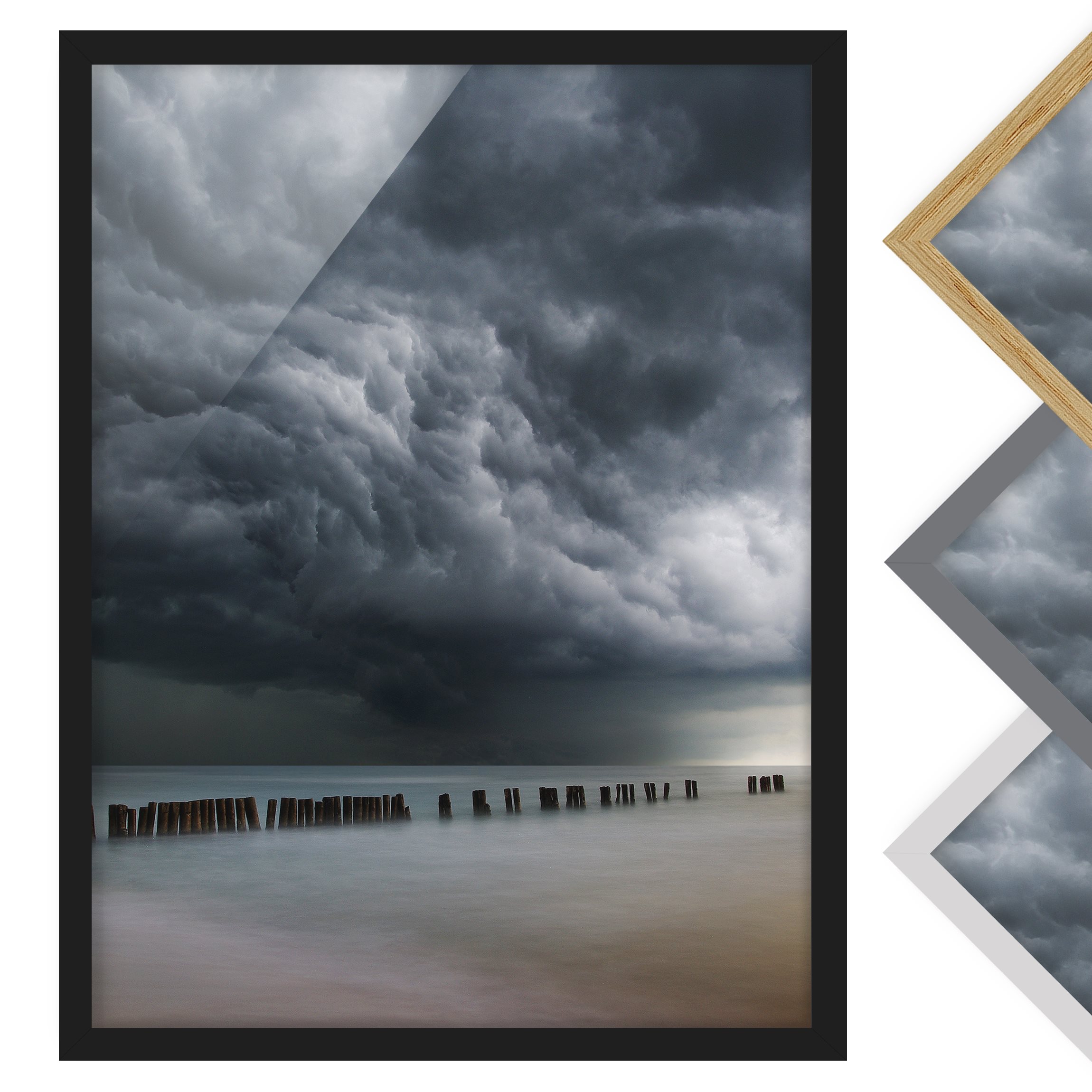 Bild mit Rahmen - Hochformat Sturmwolken über der Ostsee