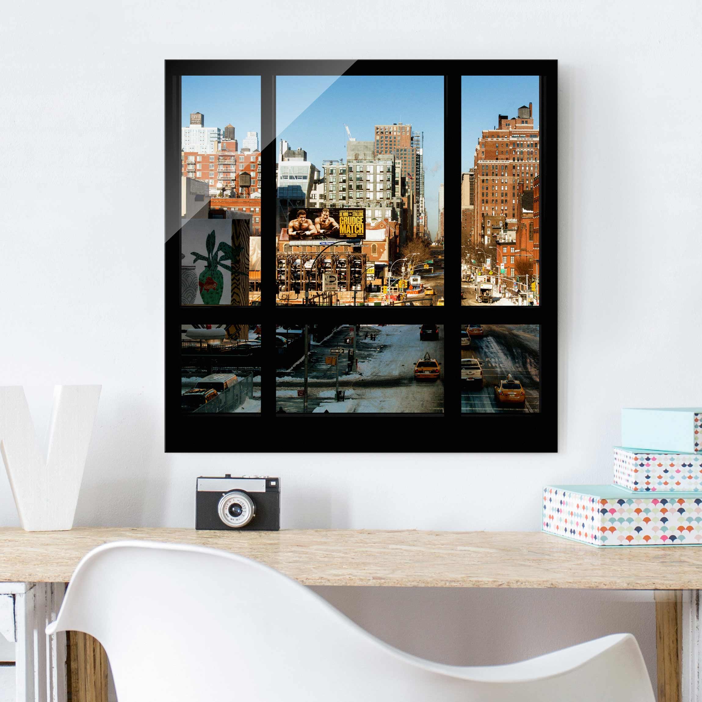 Glasbild - Quadrat Blick aus Fenster auf Straße in New York