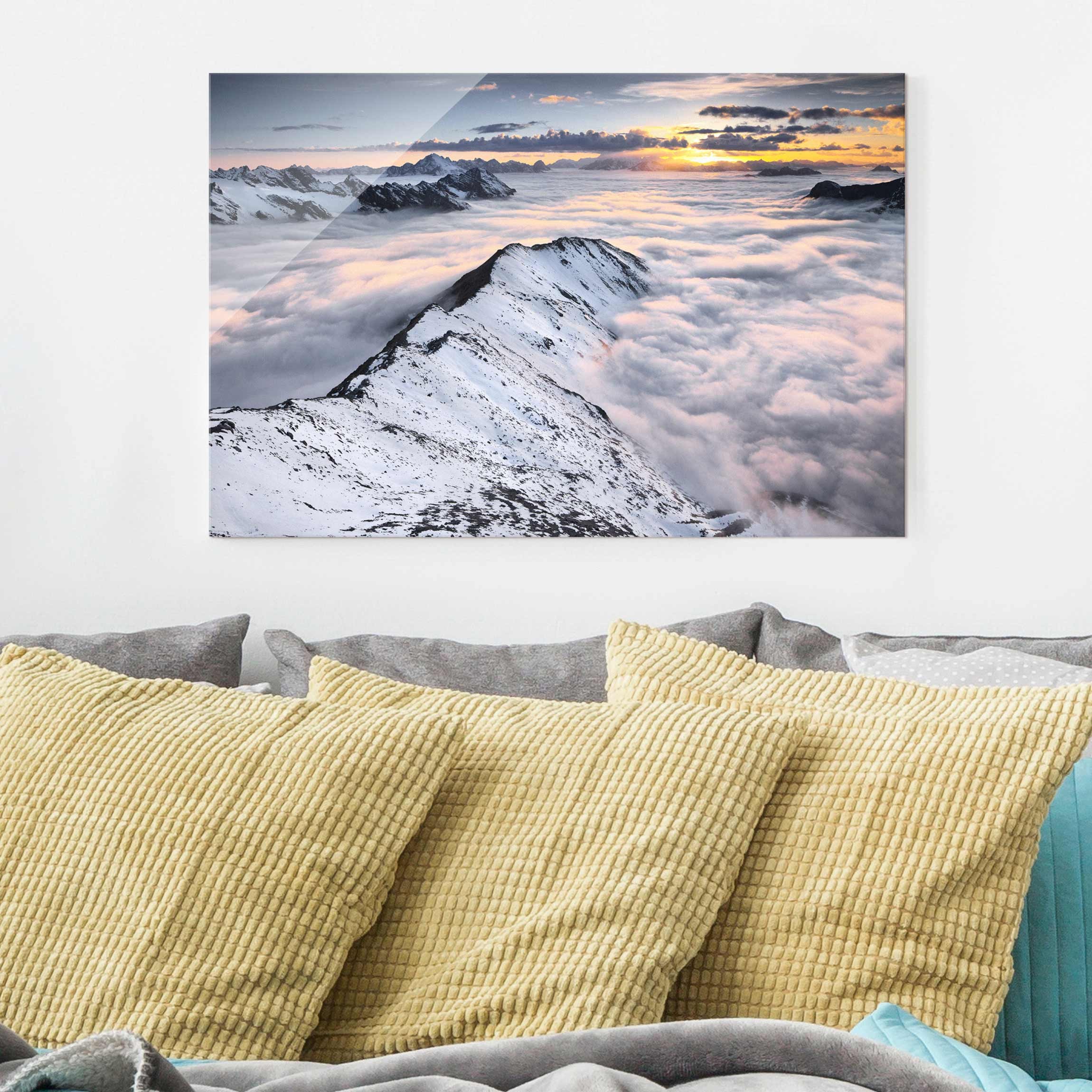 Glasbild - Querformat Blick über Wolken und Berge