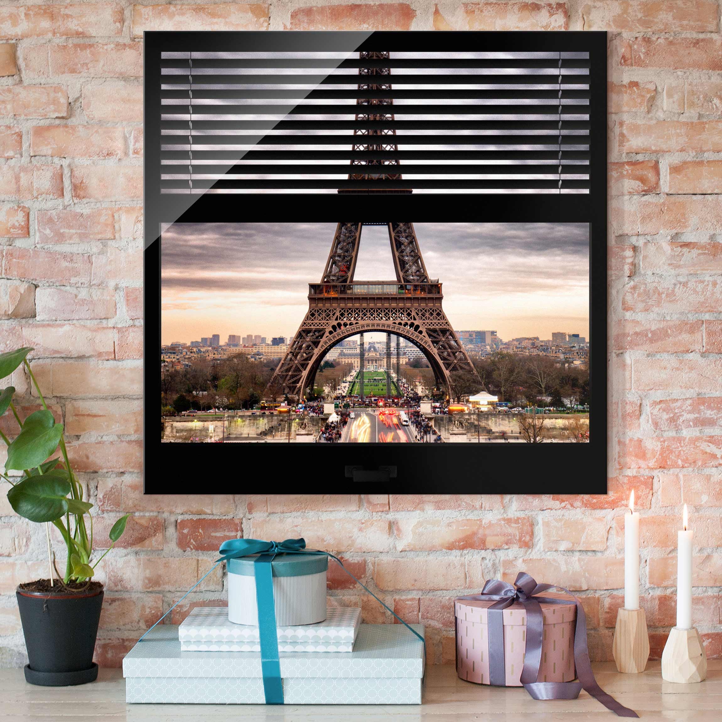 Glasbild - Quadrat Fensterblick Jalousie - Eiffelturm Paris
