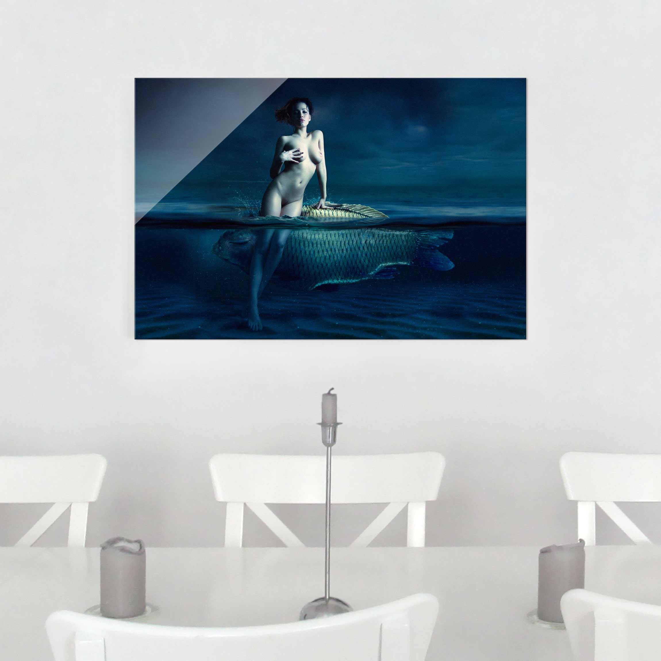 Glasbild - Querformat Frauenakt mit Fisch