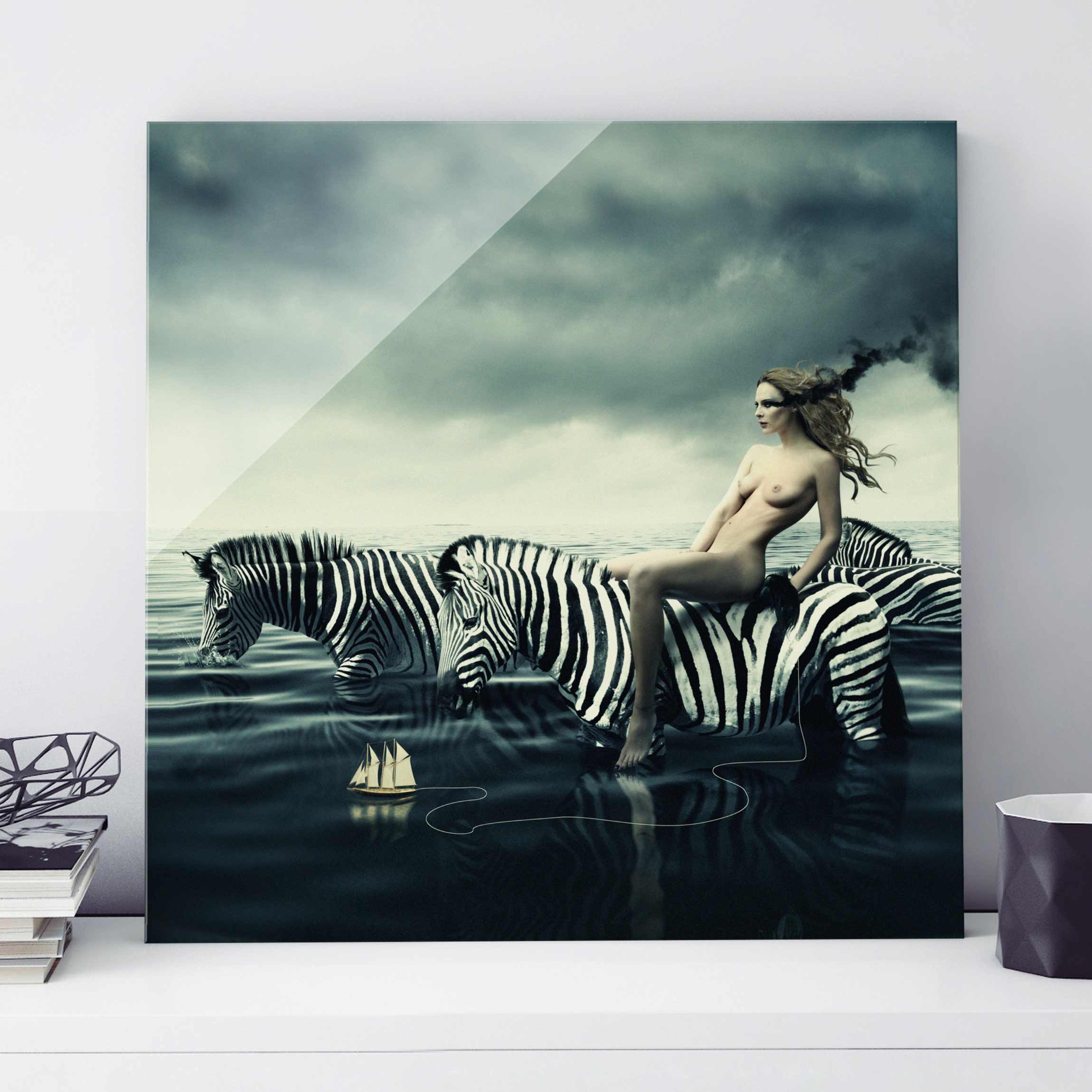 Glasbild Akt & Erotik Frauenakt mit Zebras