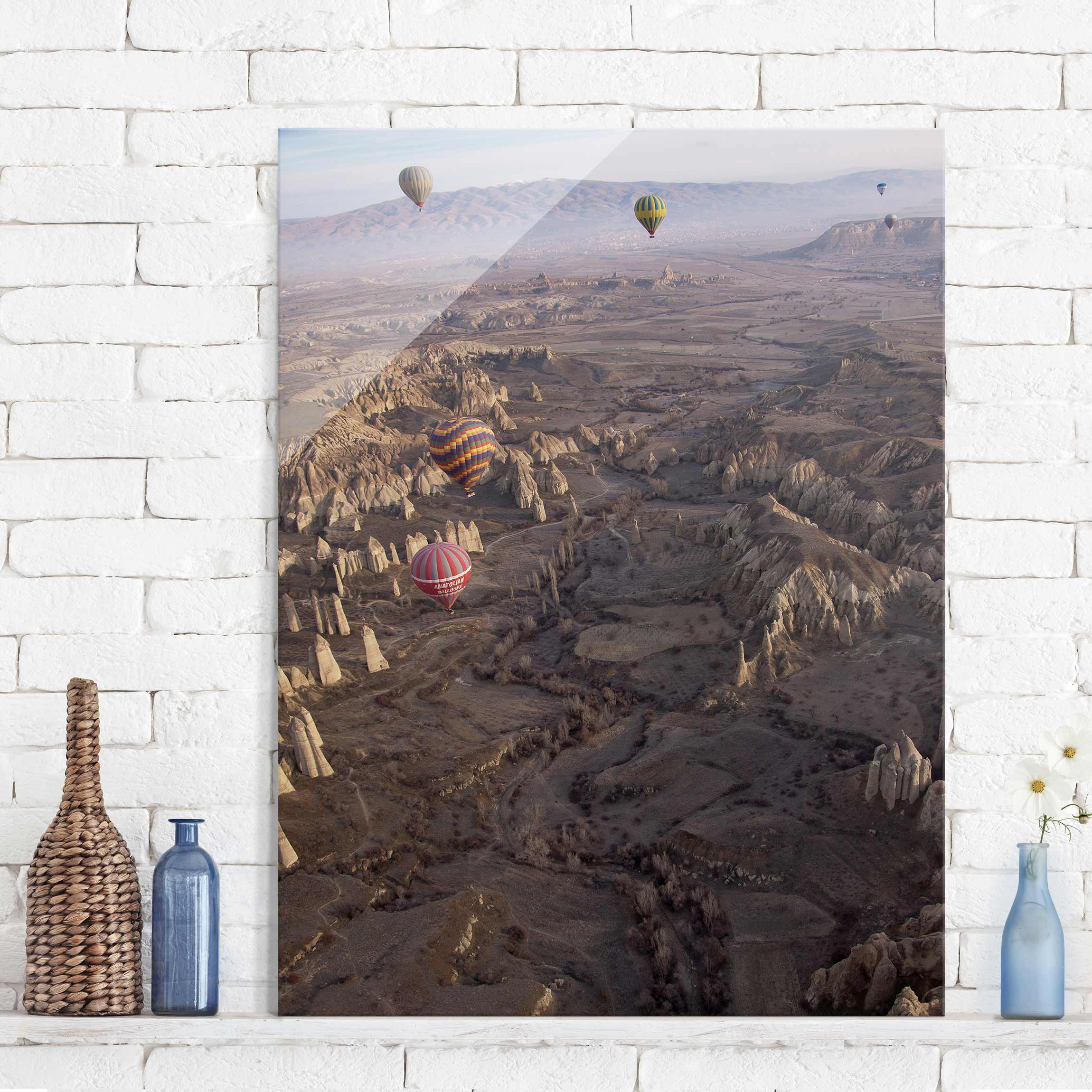 Glasbild - Hochformat Heißluftballons über Anatolien