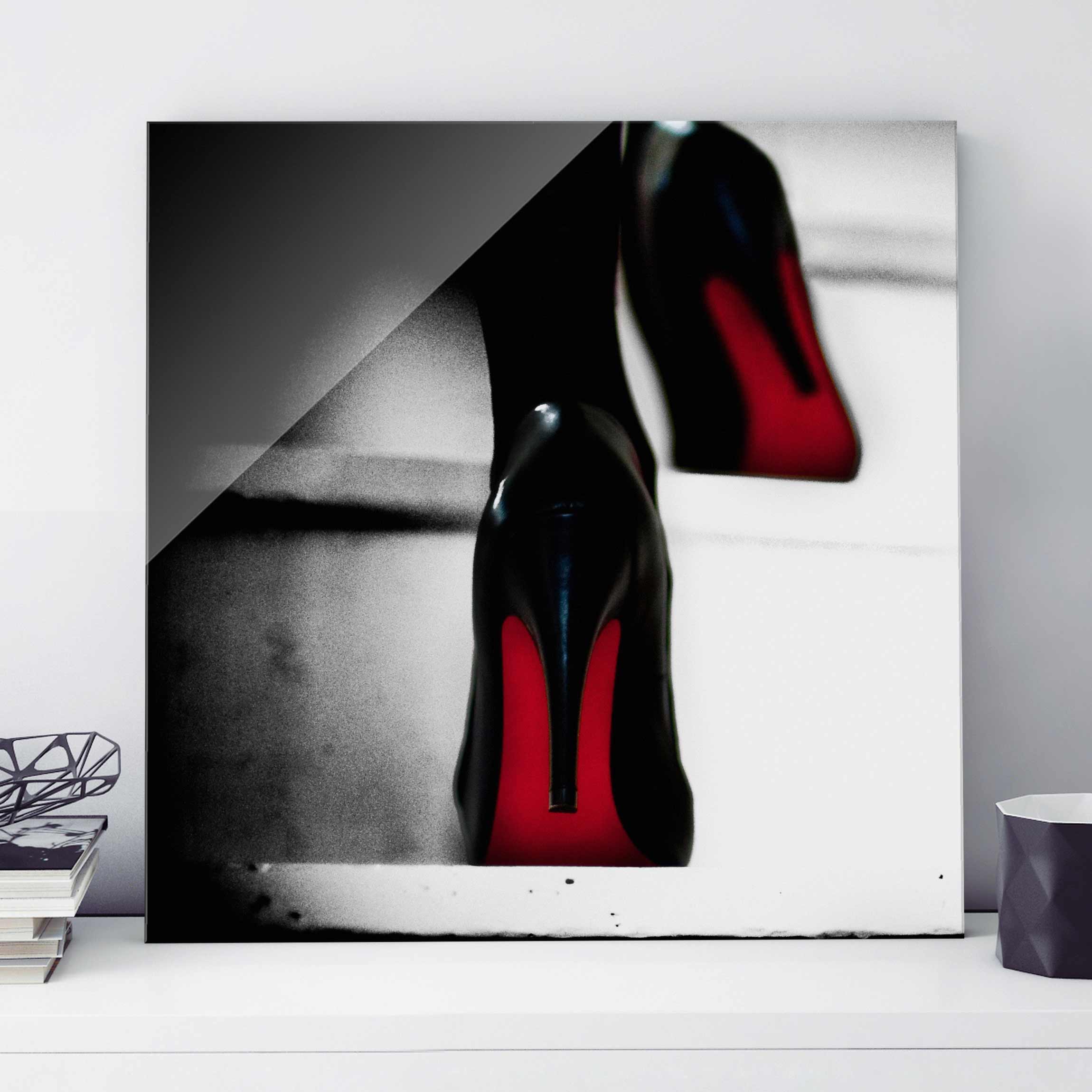 Glasbild Schwarz-Weiß High Heels in Rot