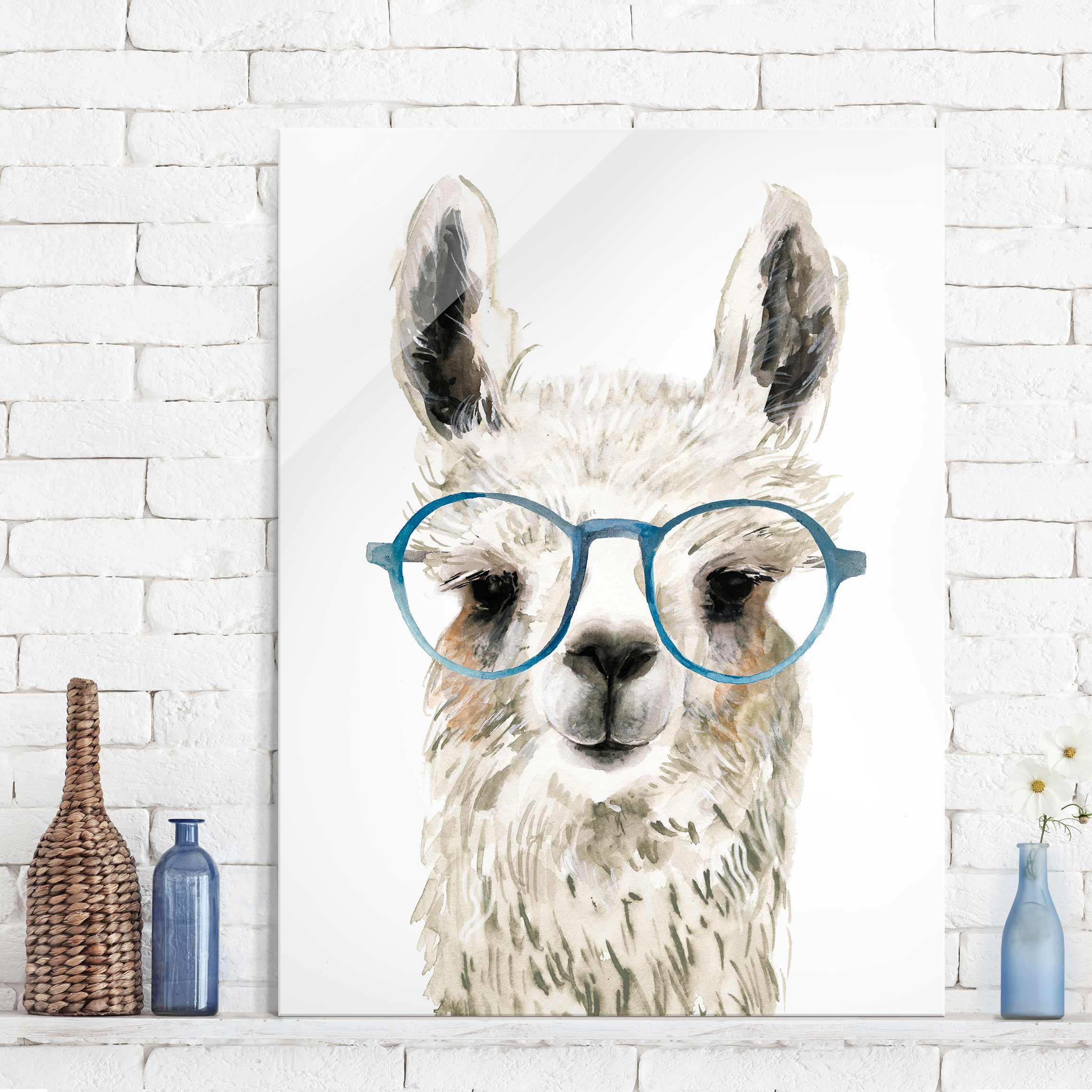 Glasbild - Hochformat Hippes Lama mit Brille III