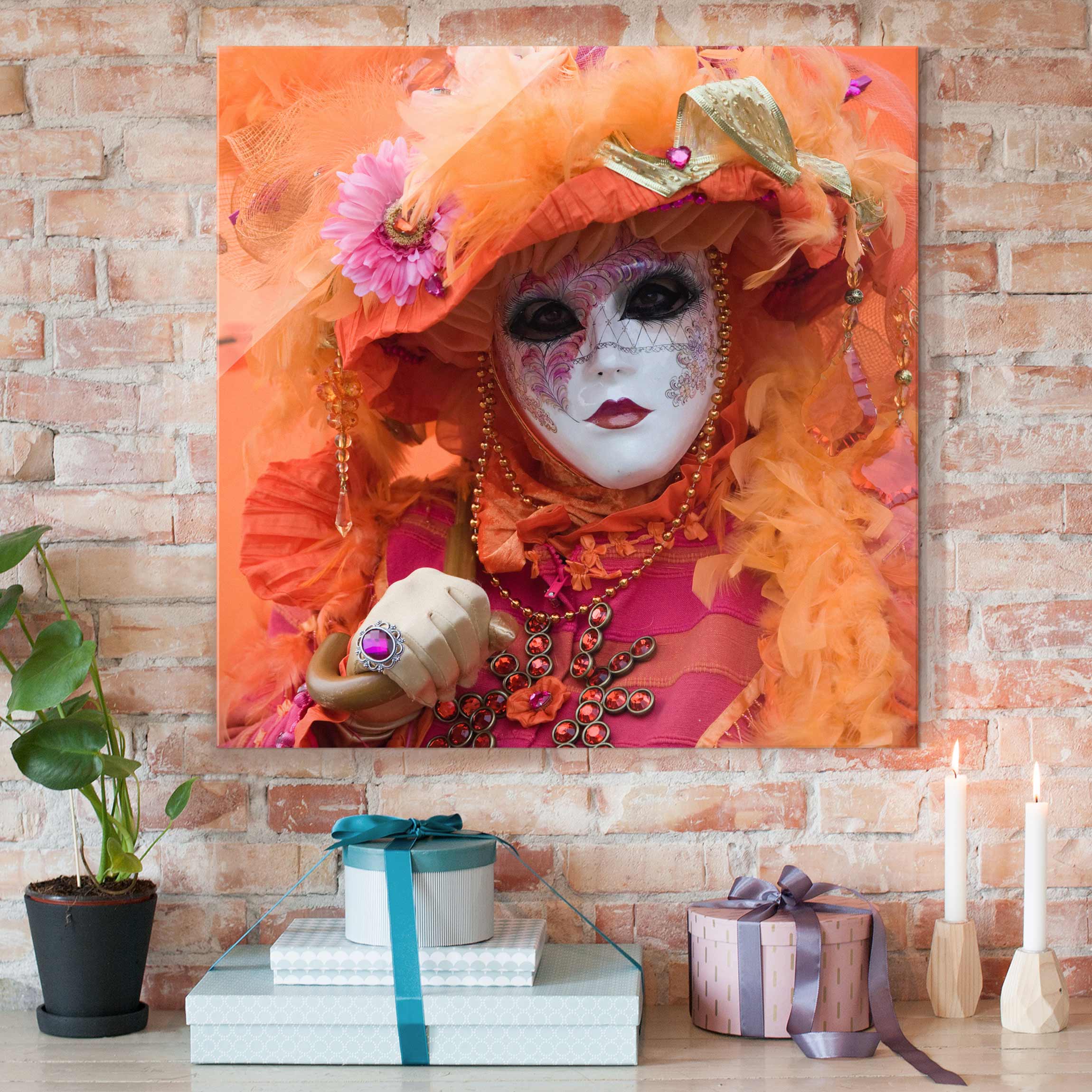 Glasbild - Quadrat Karneval in Orange