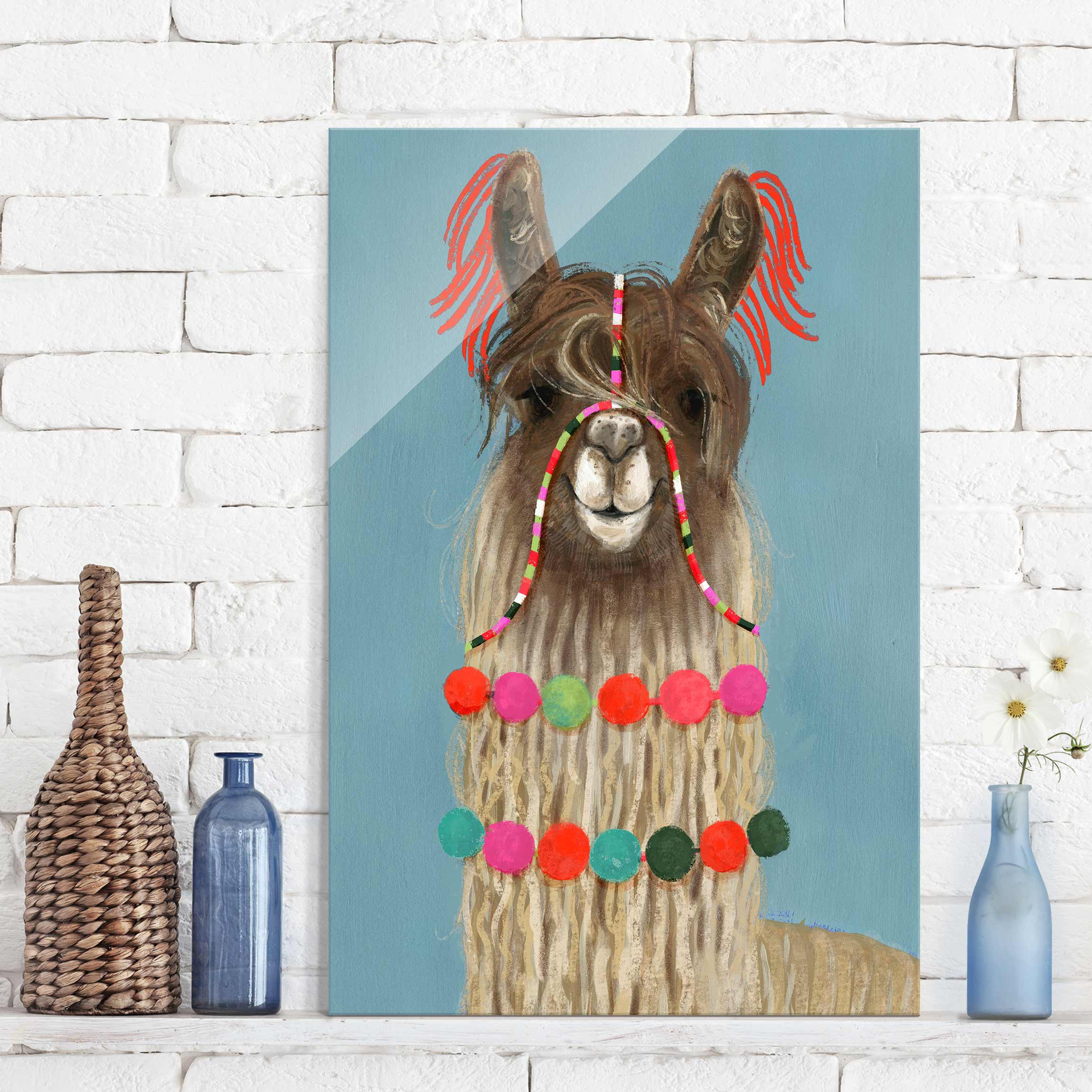 Glasbild - Hochformat Lama mit Schmuck I