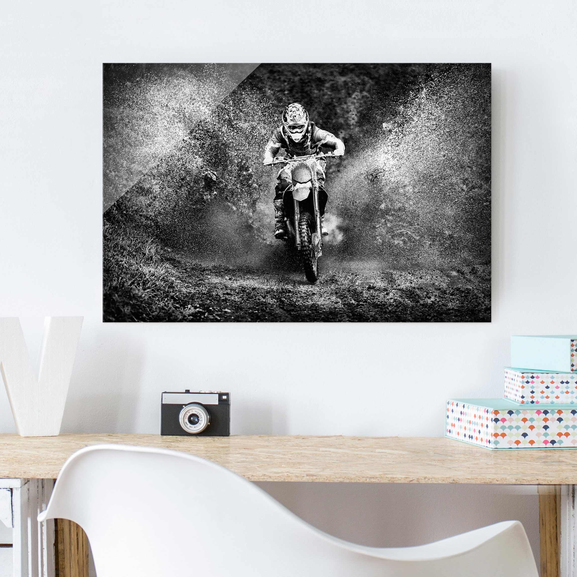 Glasbild - Querformat Motocross im Schlamm