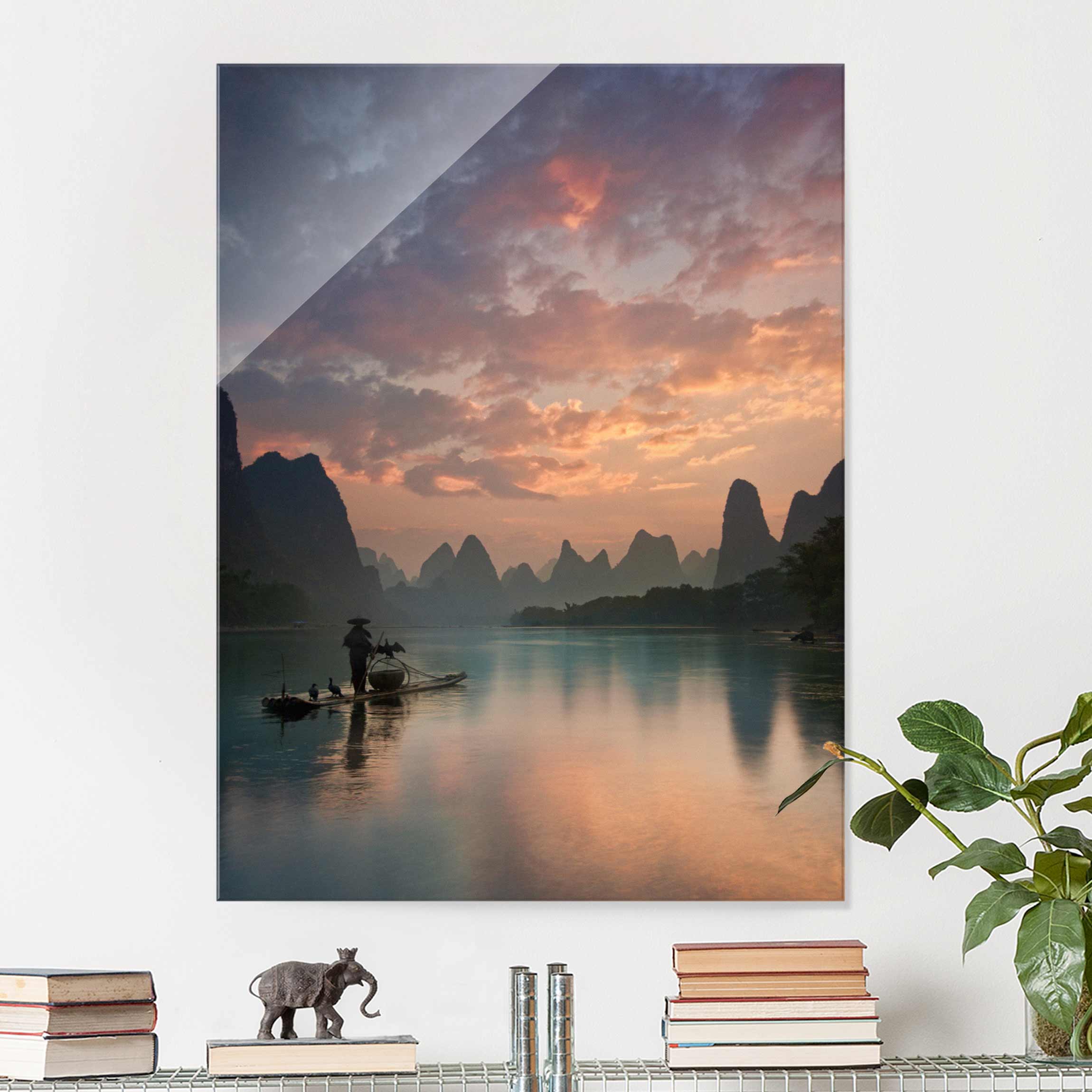 Glasbild - Hochformat Sonnenaufgang über chinesischem Fluss