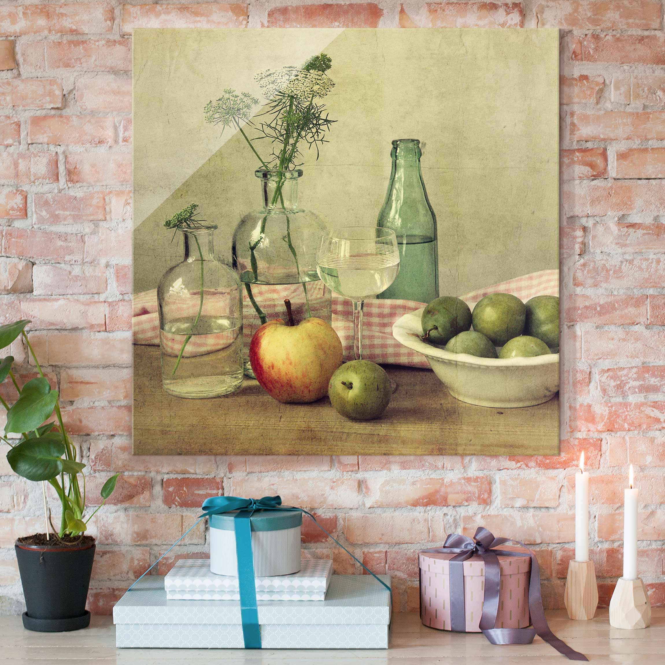 Glasbild - Quadrat Stillleben mit Flaschen