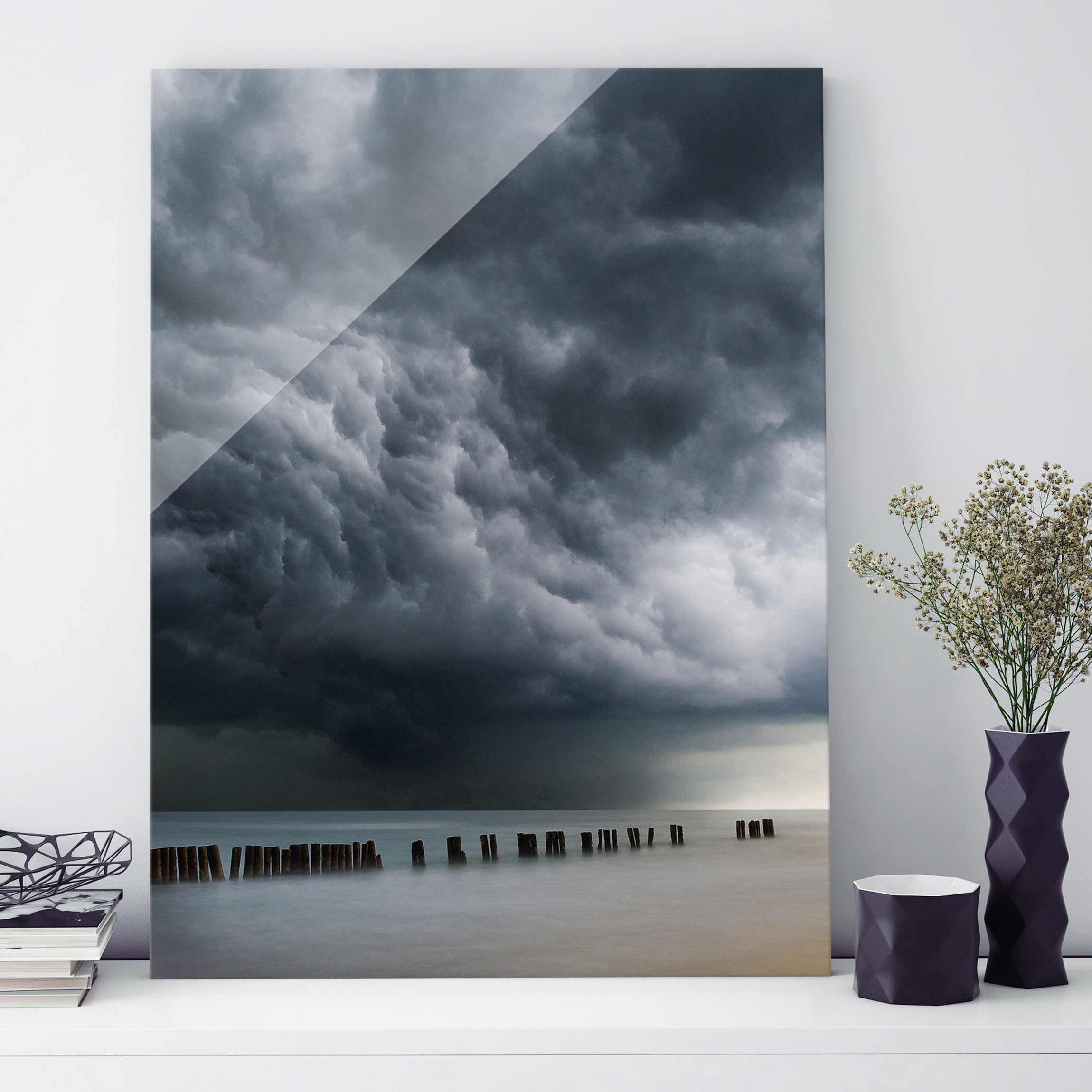 Glasbild - Hochformat Sturmwolken über der Ostsee